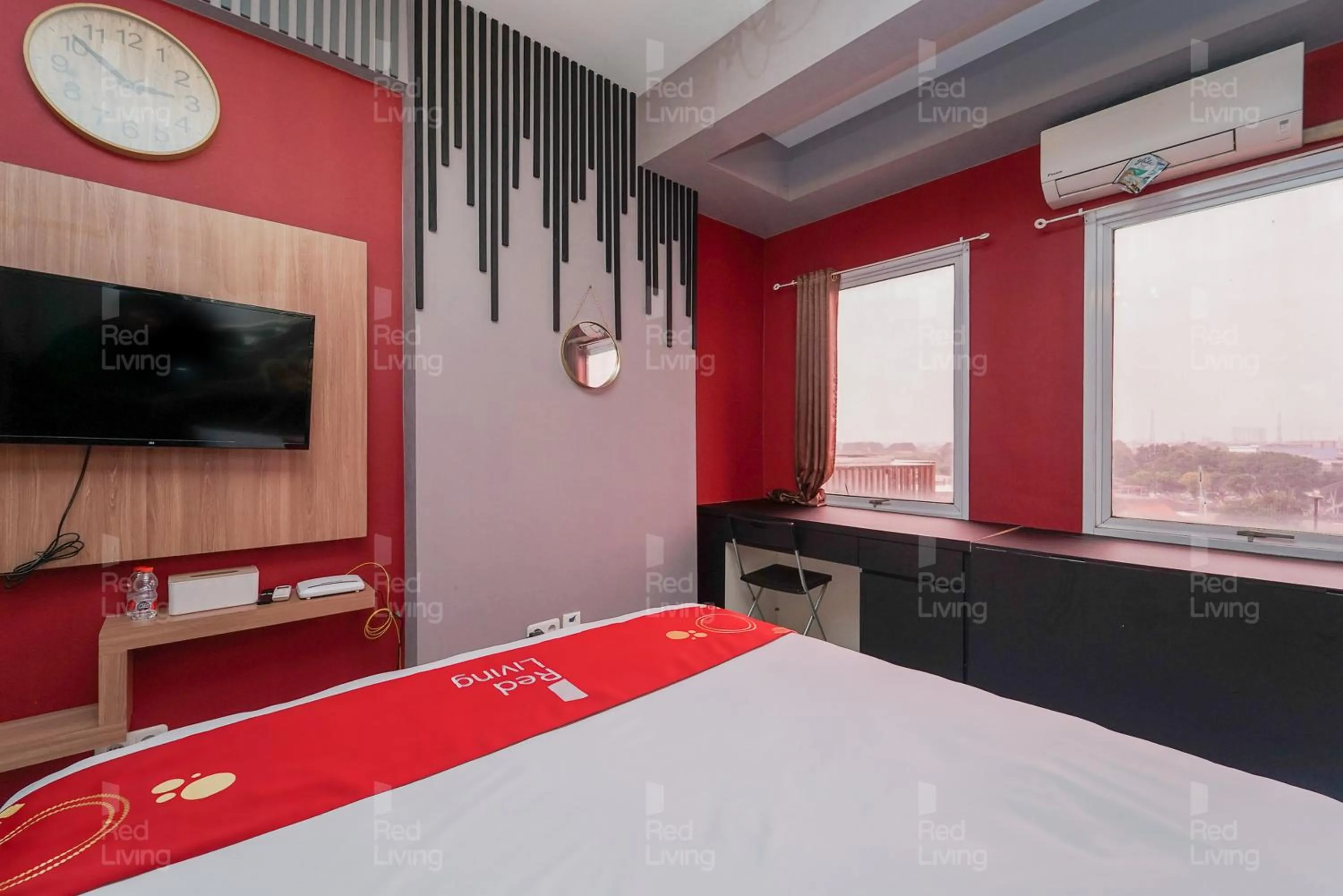 Bedroom, Bed in RedLiving Apartemen Patra Land Urbano - Kamarku Tower Mid-West