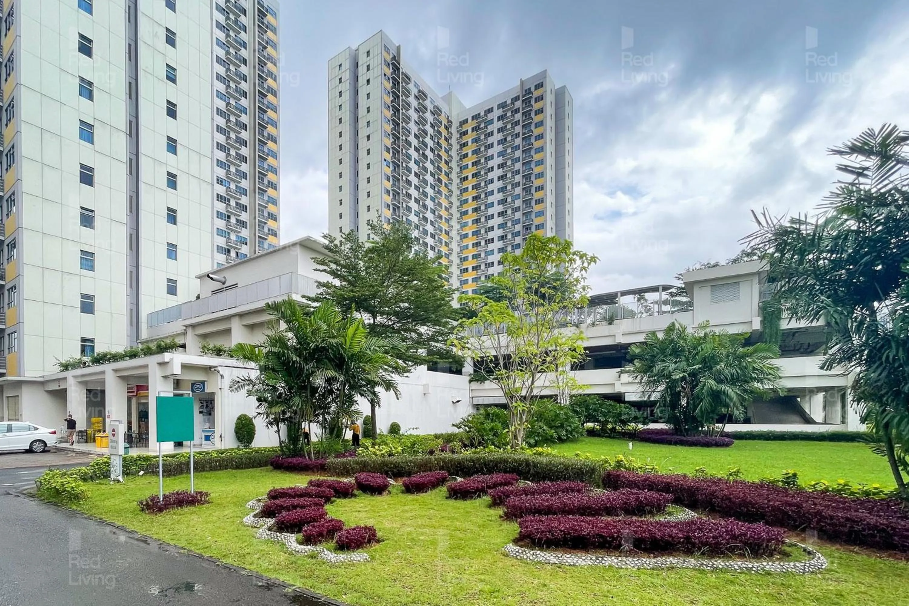 Property building in RedLiving Apartemen Springlake Summarecon - Kamarku Tower Azolla