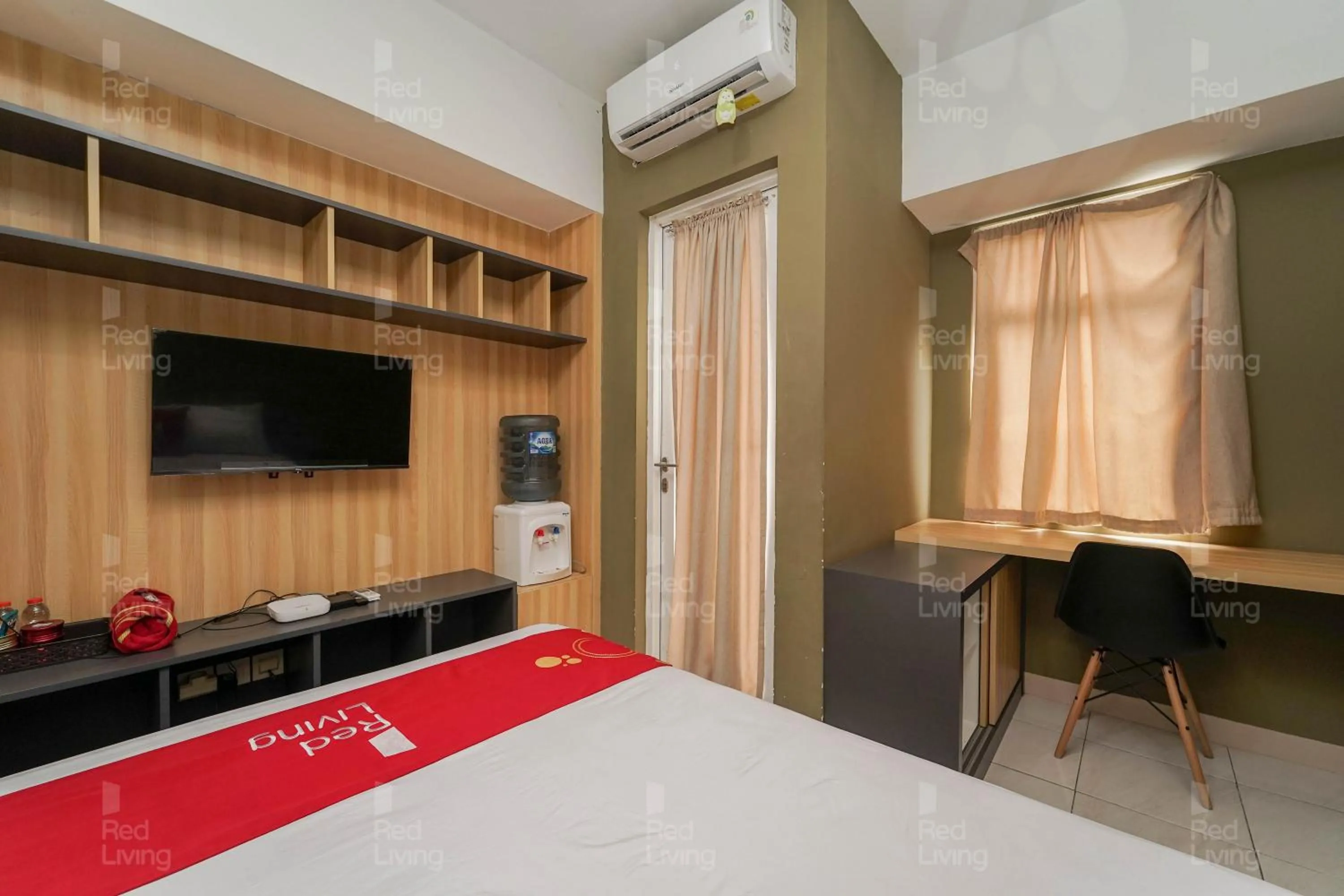 Bedroom, Bed in RedLiving Apartemen Springlake Summarecon - Kamarku Tower Azolla