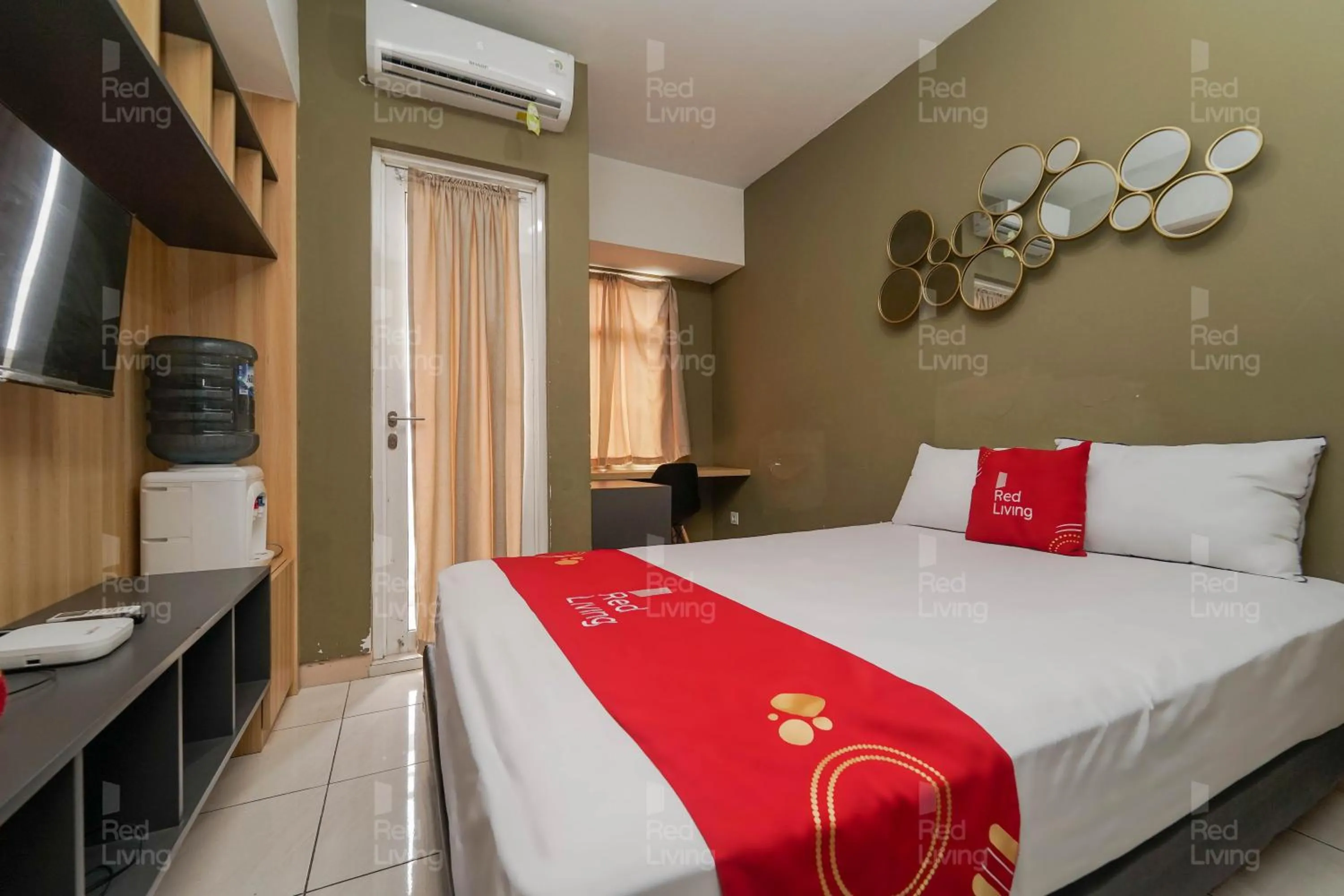 Bedroom, Bed in RedLiving Apartemen Springlake Summarecon - Kamarku Tower Azolla