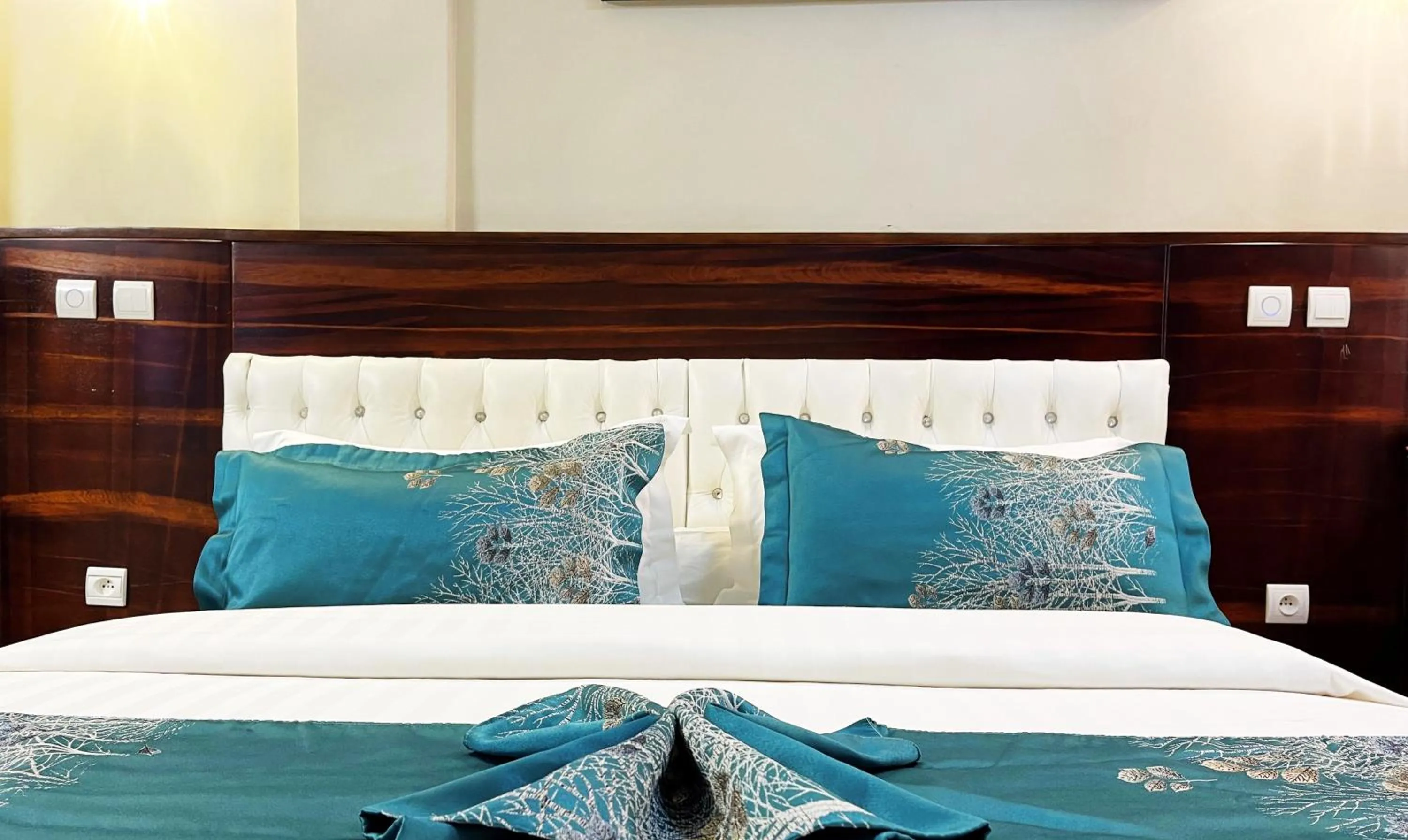 Bed in Hotel Le Kremlin Yaoundé