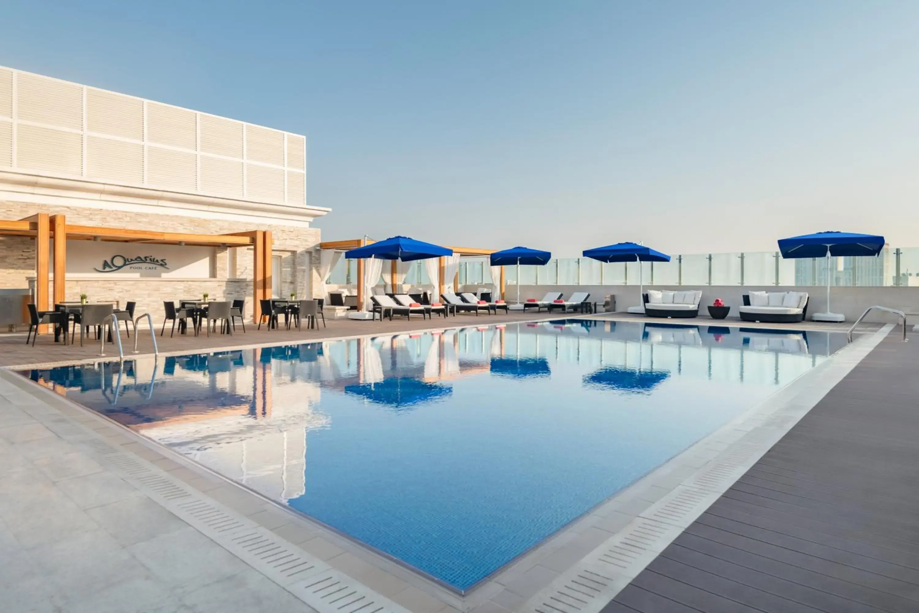 Swimming pool in Riviera Rayhaan by Rotana Doha Swimming pool in Riviera Rayhaan by Rotana Doha