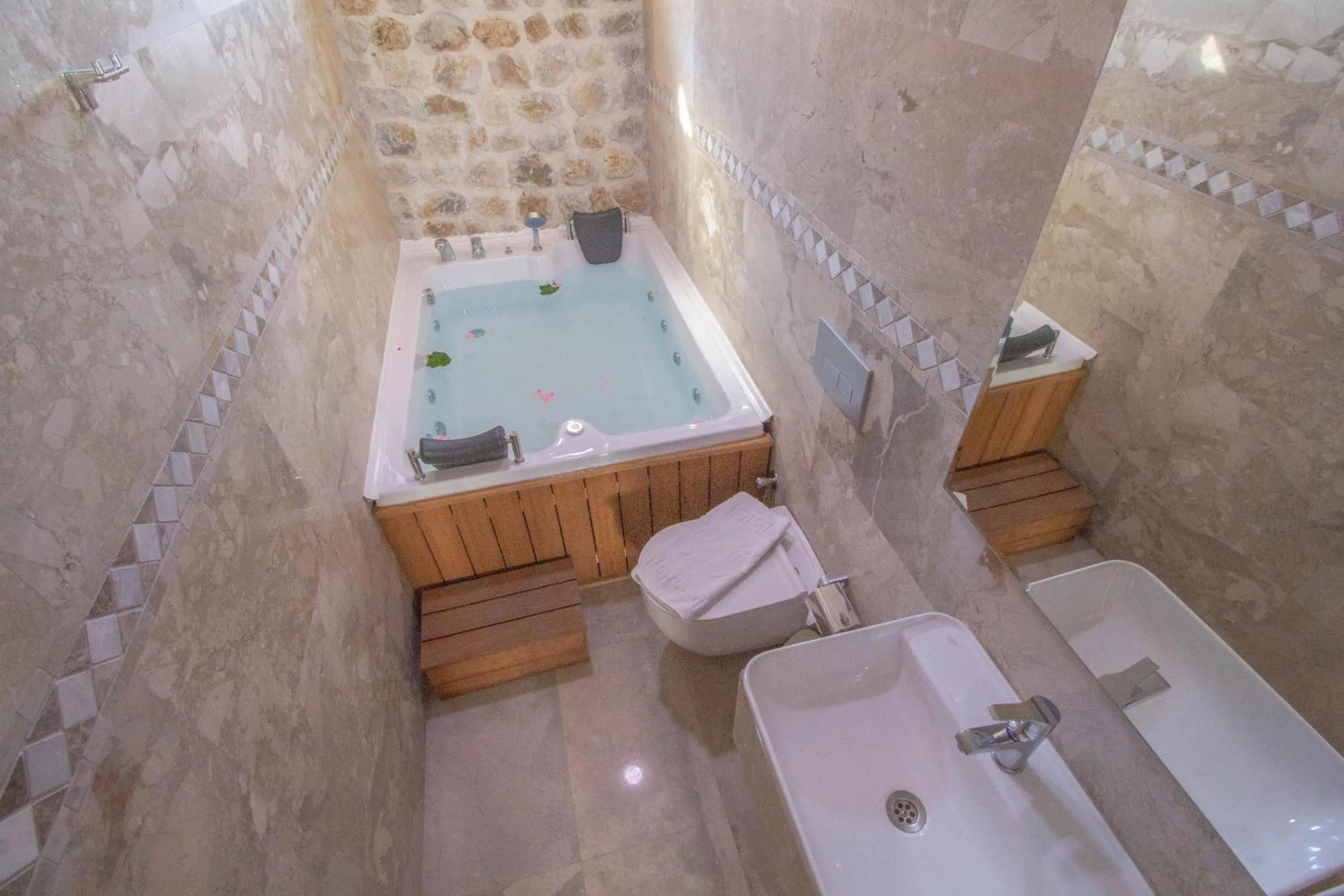 Toilet in Likya Garnet 2+1 Villa, Özel Havuzlu, Fethiye