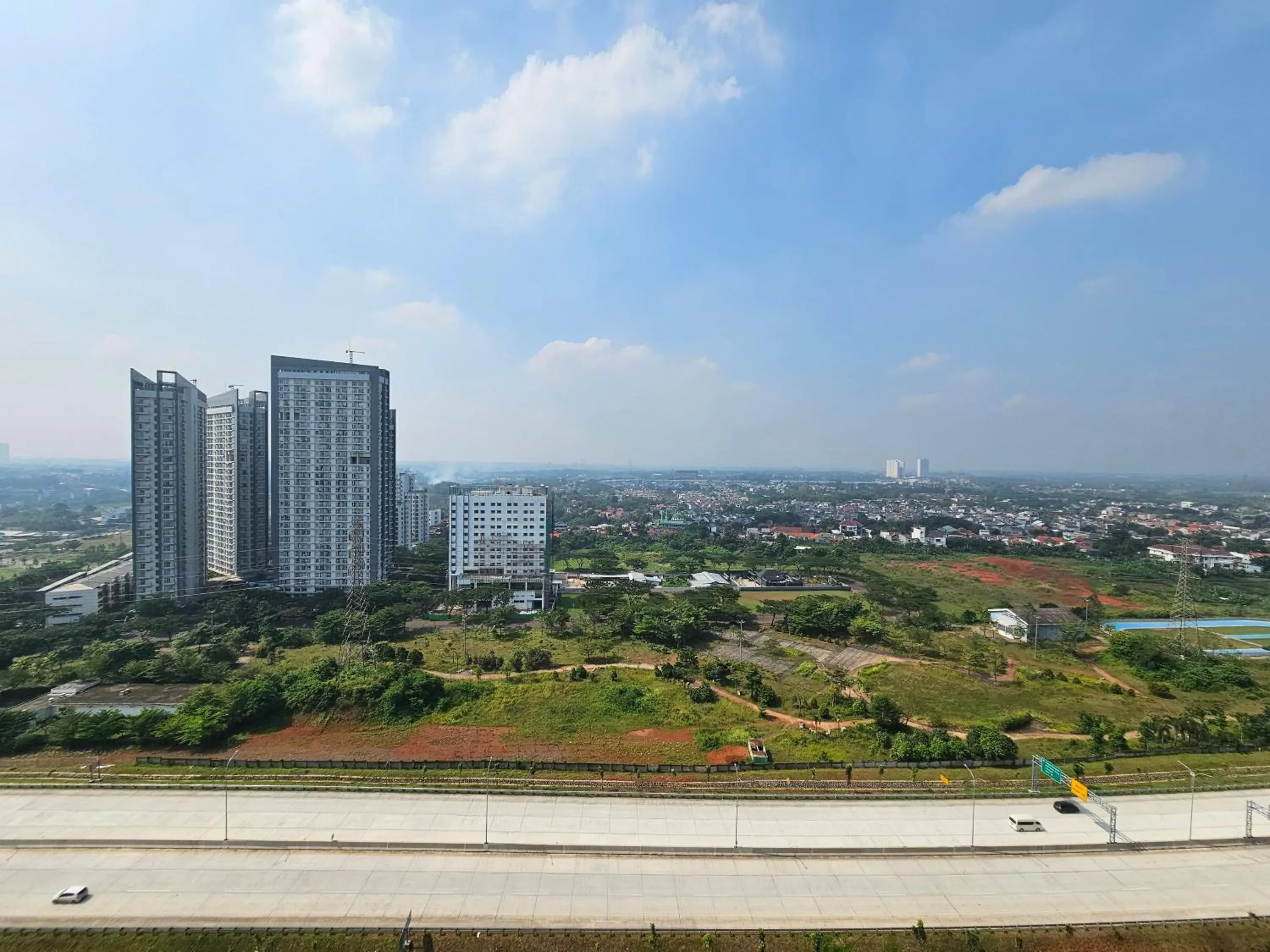 City view in Apartement Sky House BSD TL19D By LiviRooms City view in Apartement Sky House BSD TL19D By LiviRooms