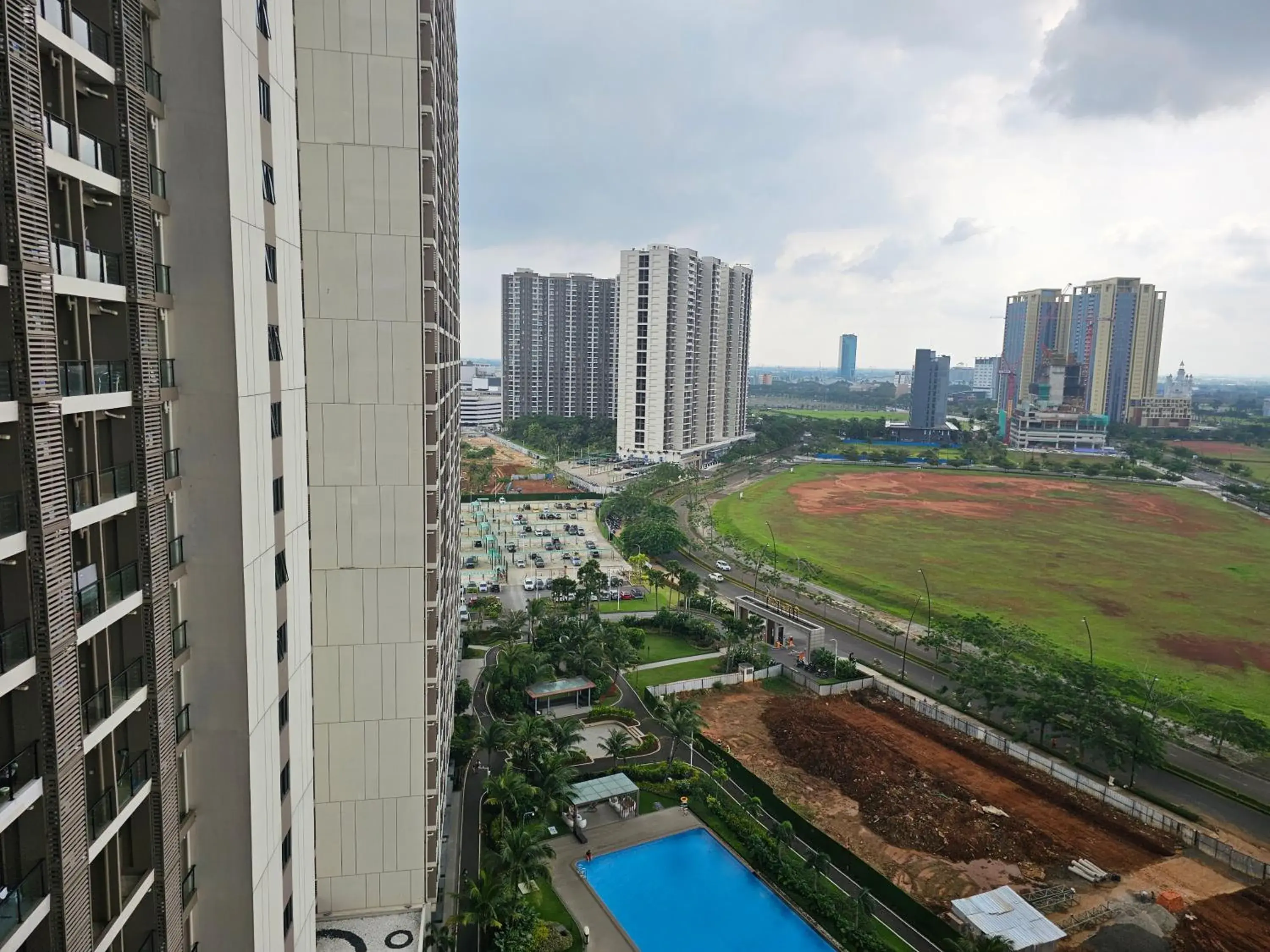City view in Apartement Sky House BSD TL19D By LiviRooms City view in Apartement Sky House BSD TL19D By LiviRooms