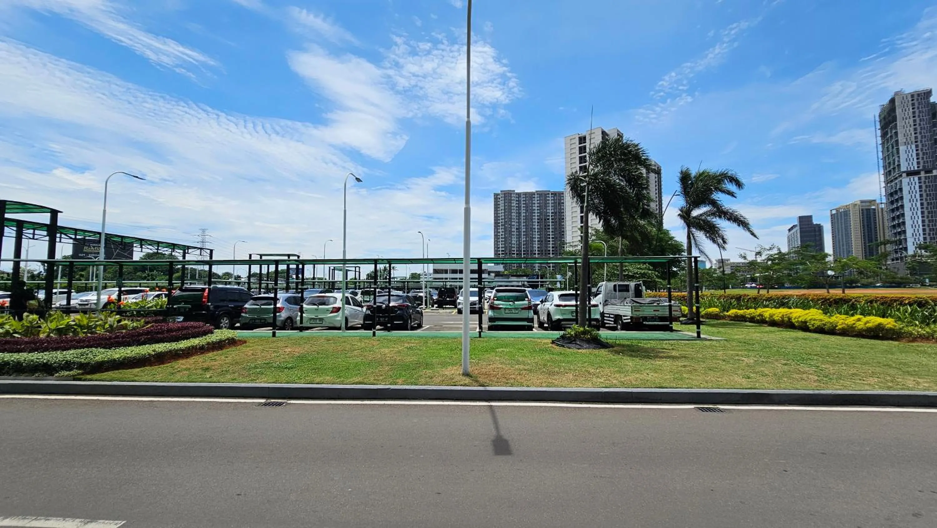 Parking in Apartement Sky House BSD TL19D By LiviRooms