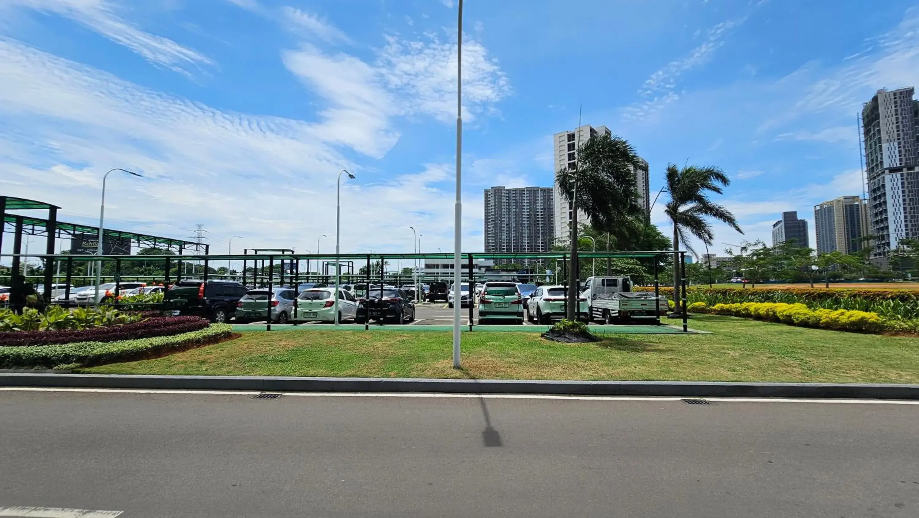 Parking in Apartement Sky House BSD TL19D By LiviRooms Parking in Apartement Sky House BSD TL19D By LiviRooms