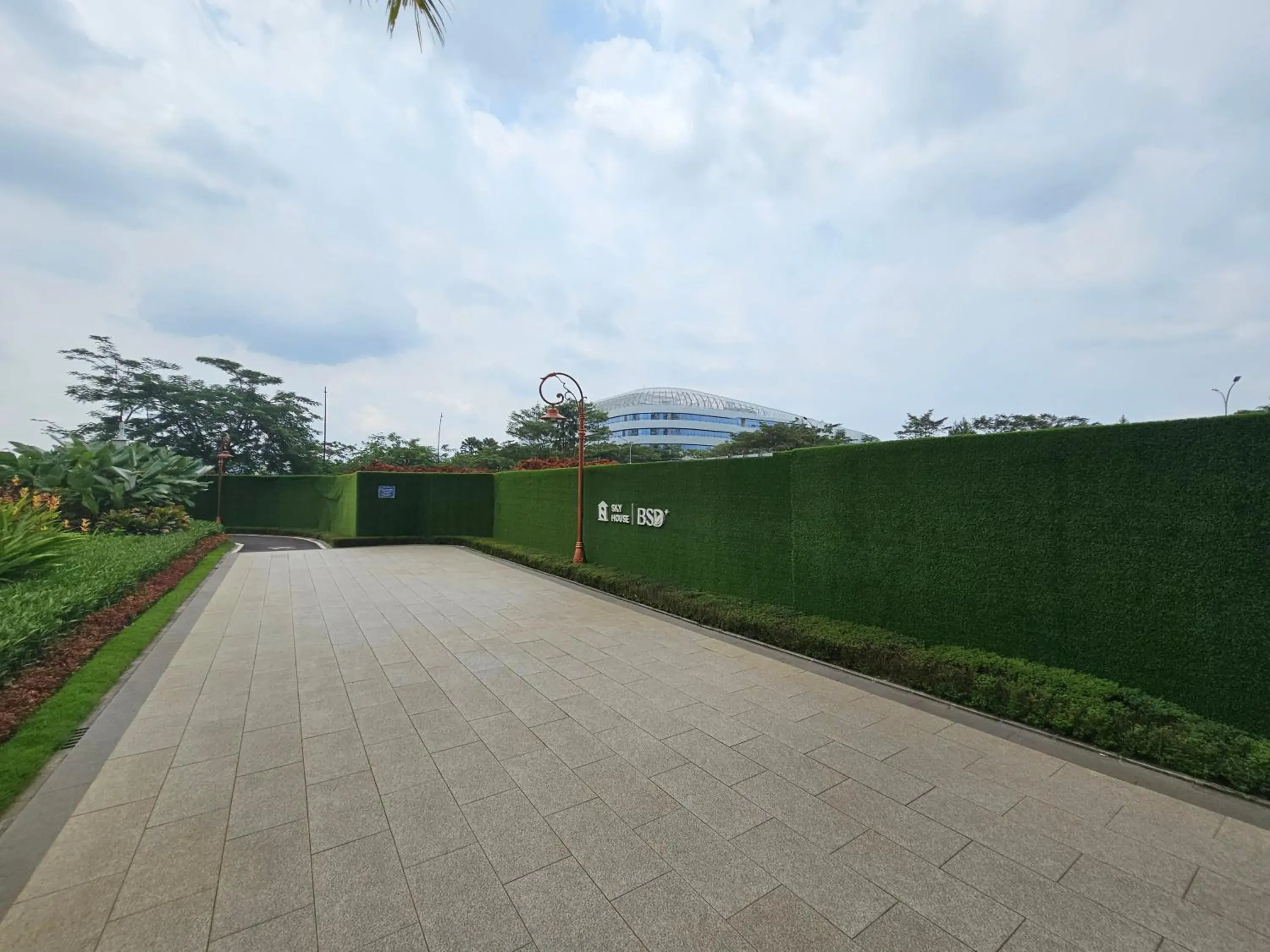 Garden view in Apartement Sky House BSD TL19D By LiviRooms Garden view in Apartement Sky House BSD TL19D By LiviRooms