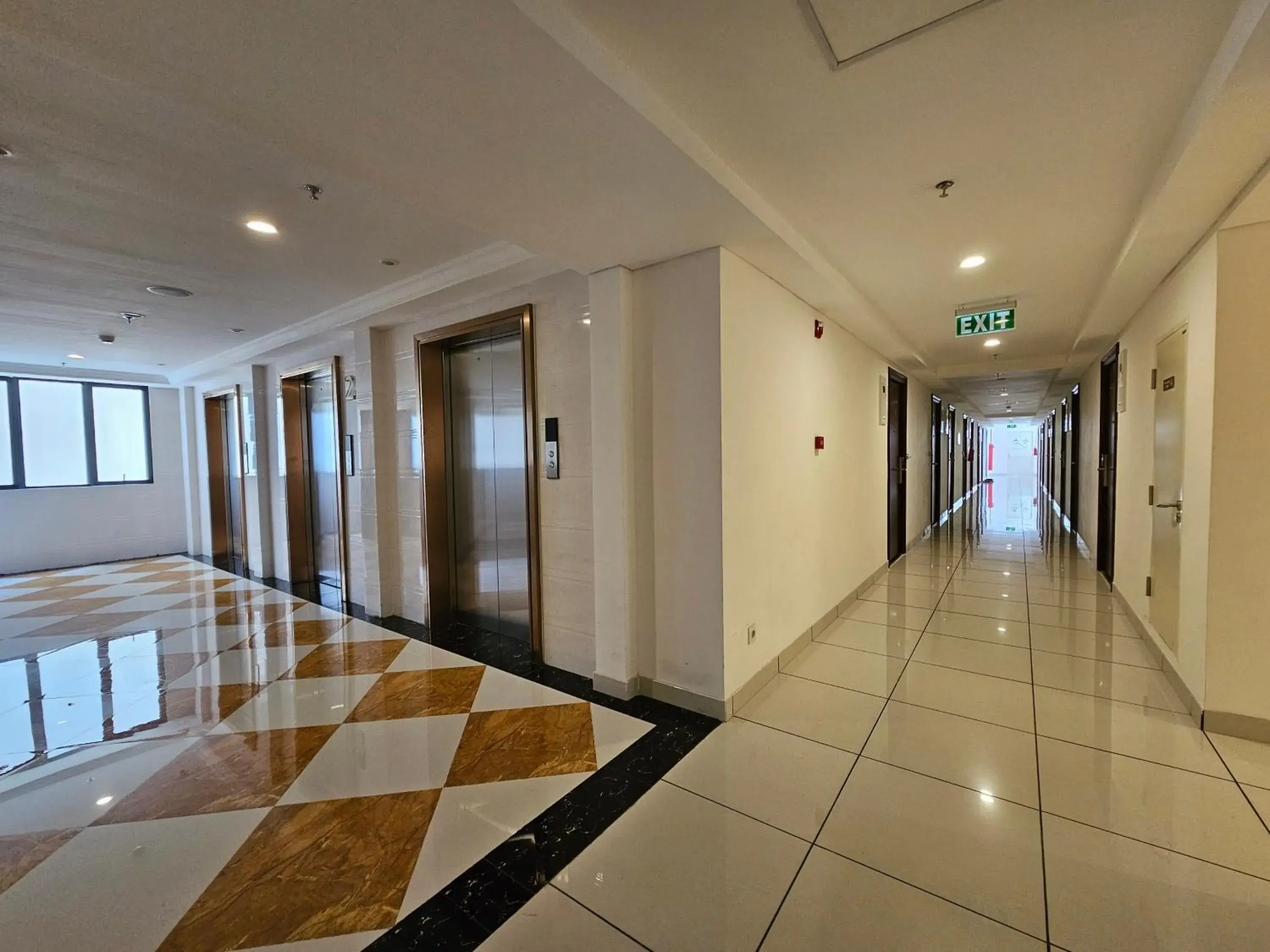 Property building in Apartement Sky House BSD TL19D By LiviRooms Property building in Apartement Sky House BSD TL19D By LiviRooms