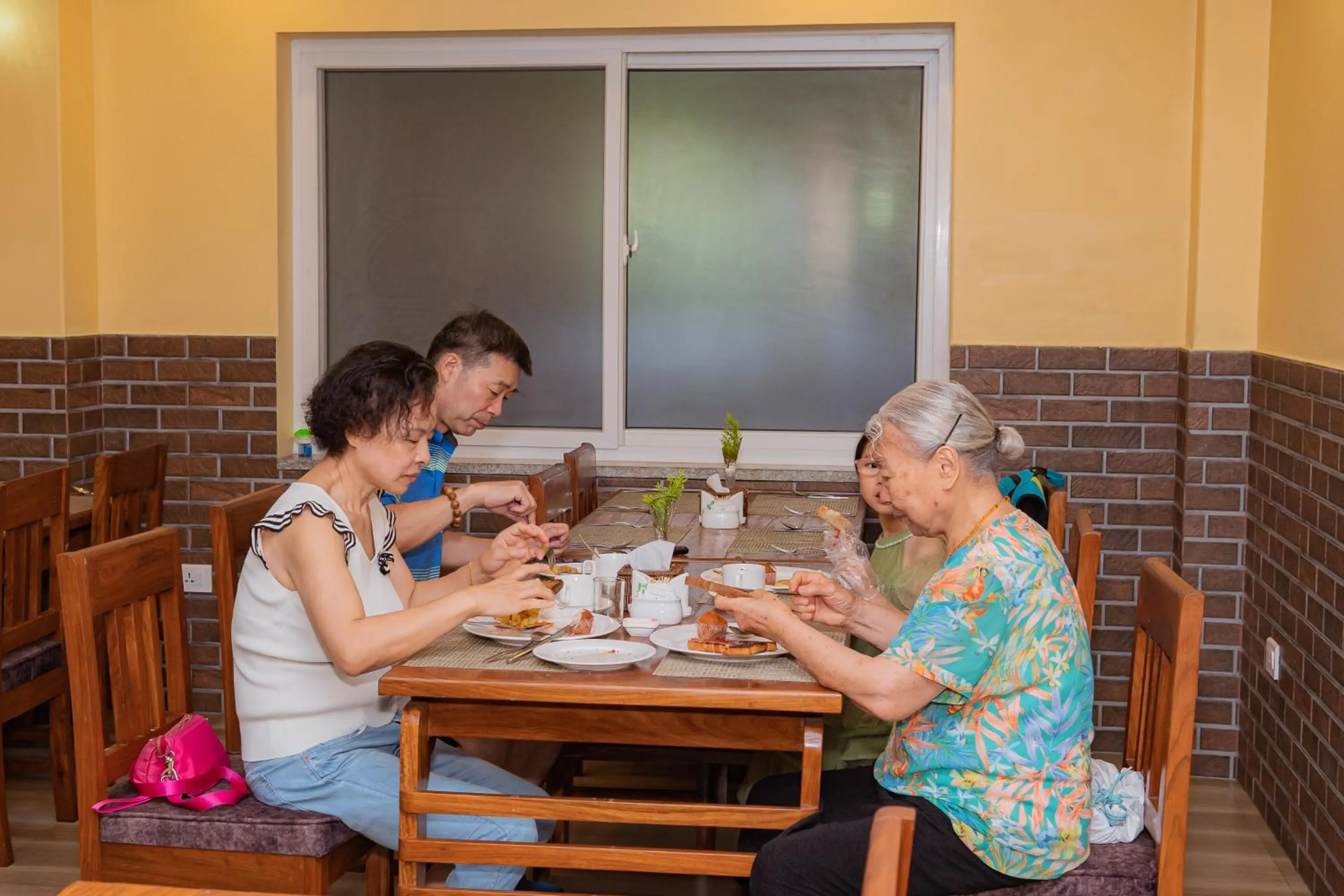 Restaurant/places to eat in Hotel Hidden Kingdom