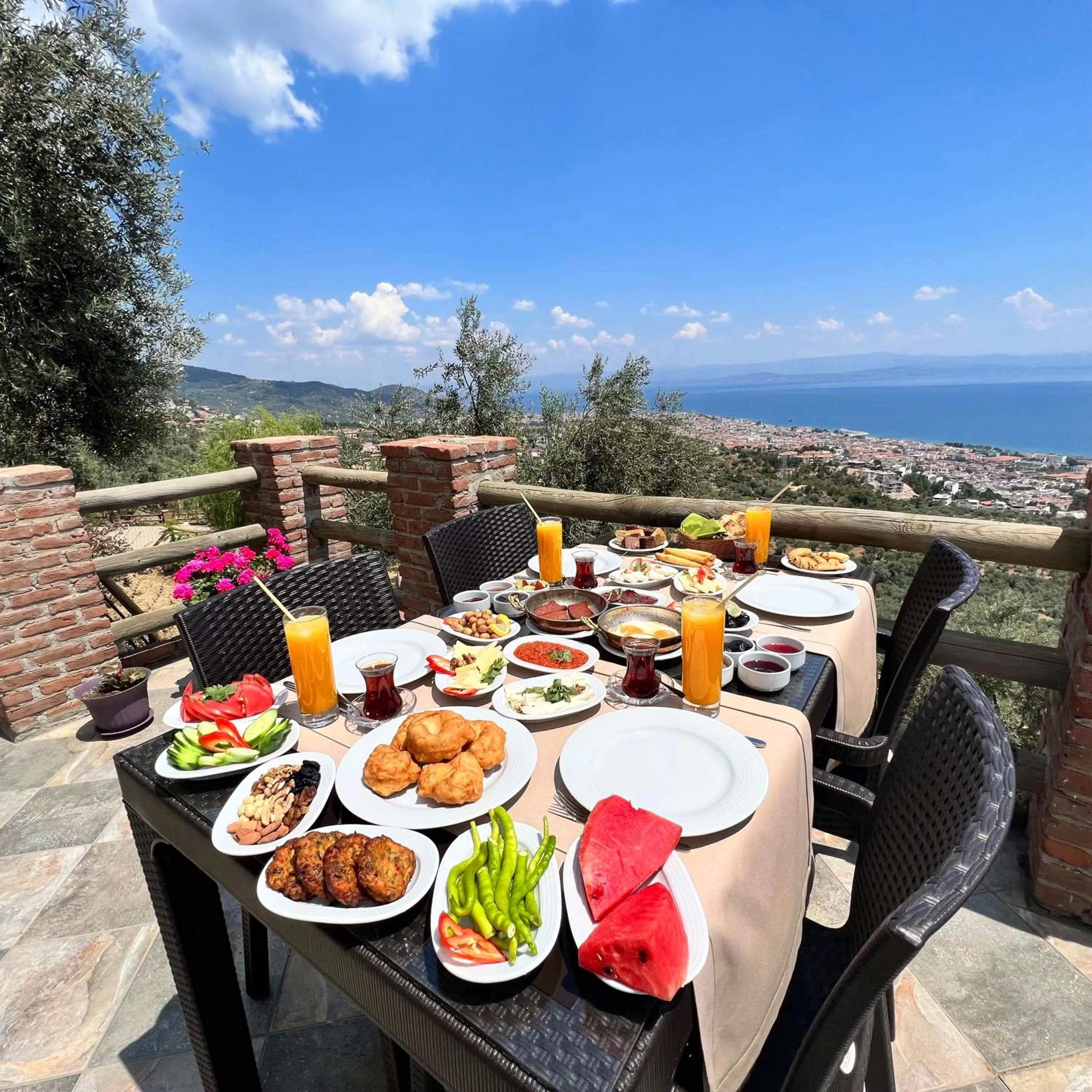 Restaurant/places to eat in KAZDAĞLARI ZEYTUNİHAN BUTİK OTEL
