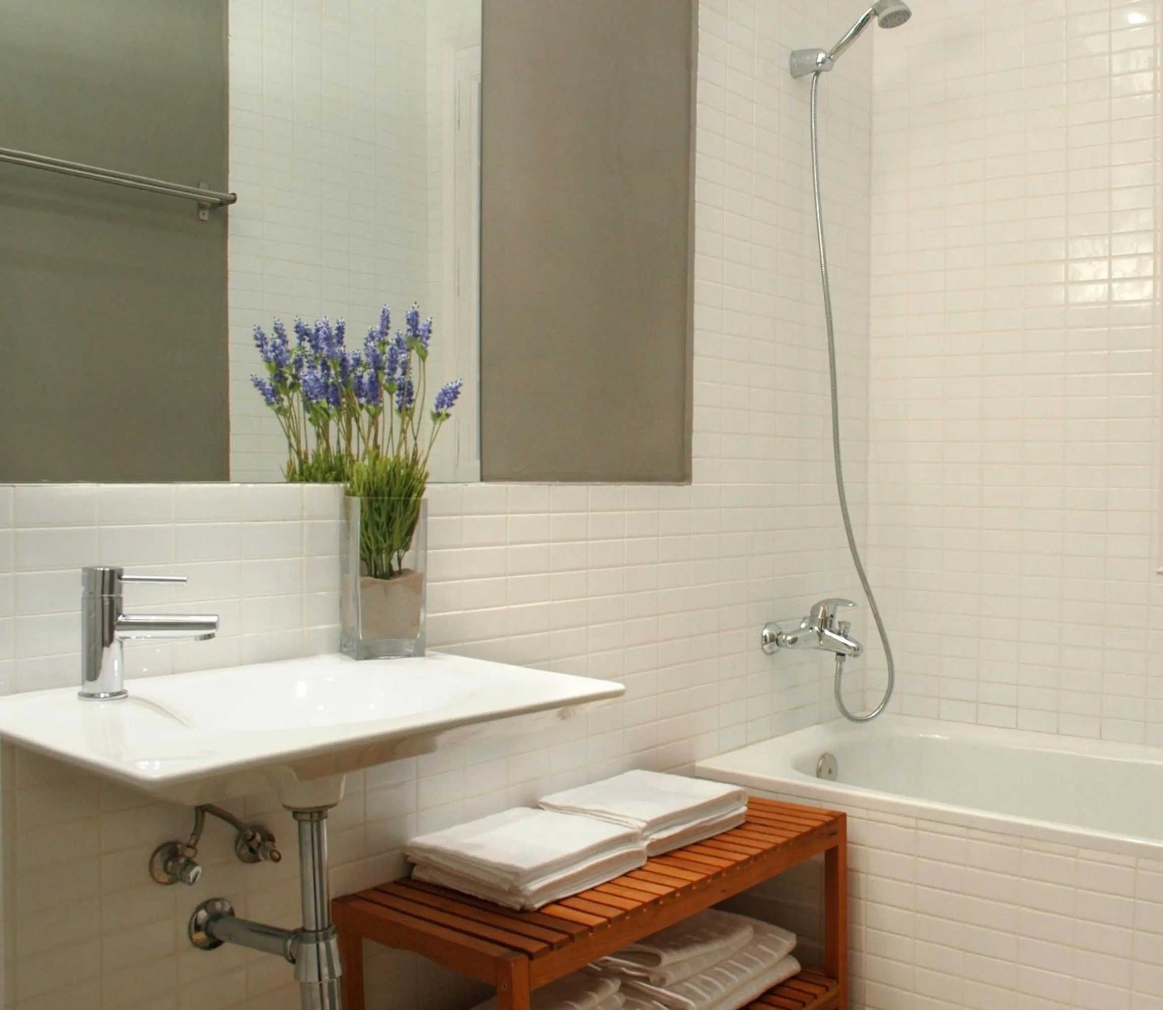 Bathroom in Barcelonaguest