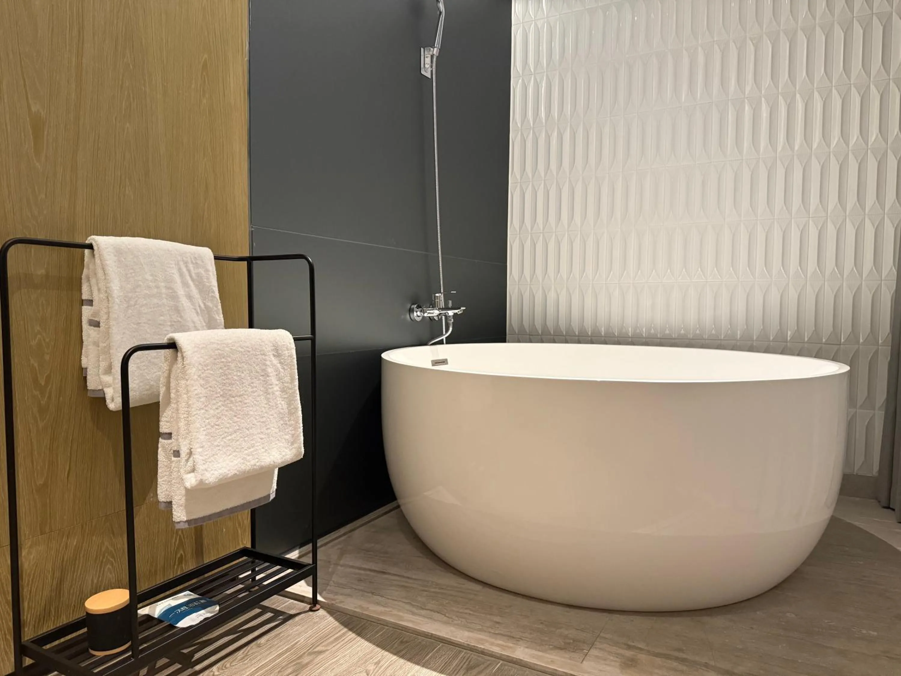 Bath in Paco Hotel Botanical Garden Metro Guangzhou
