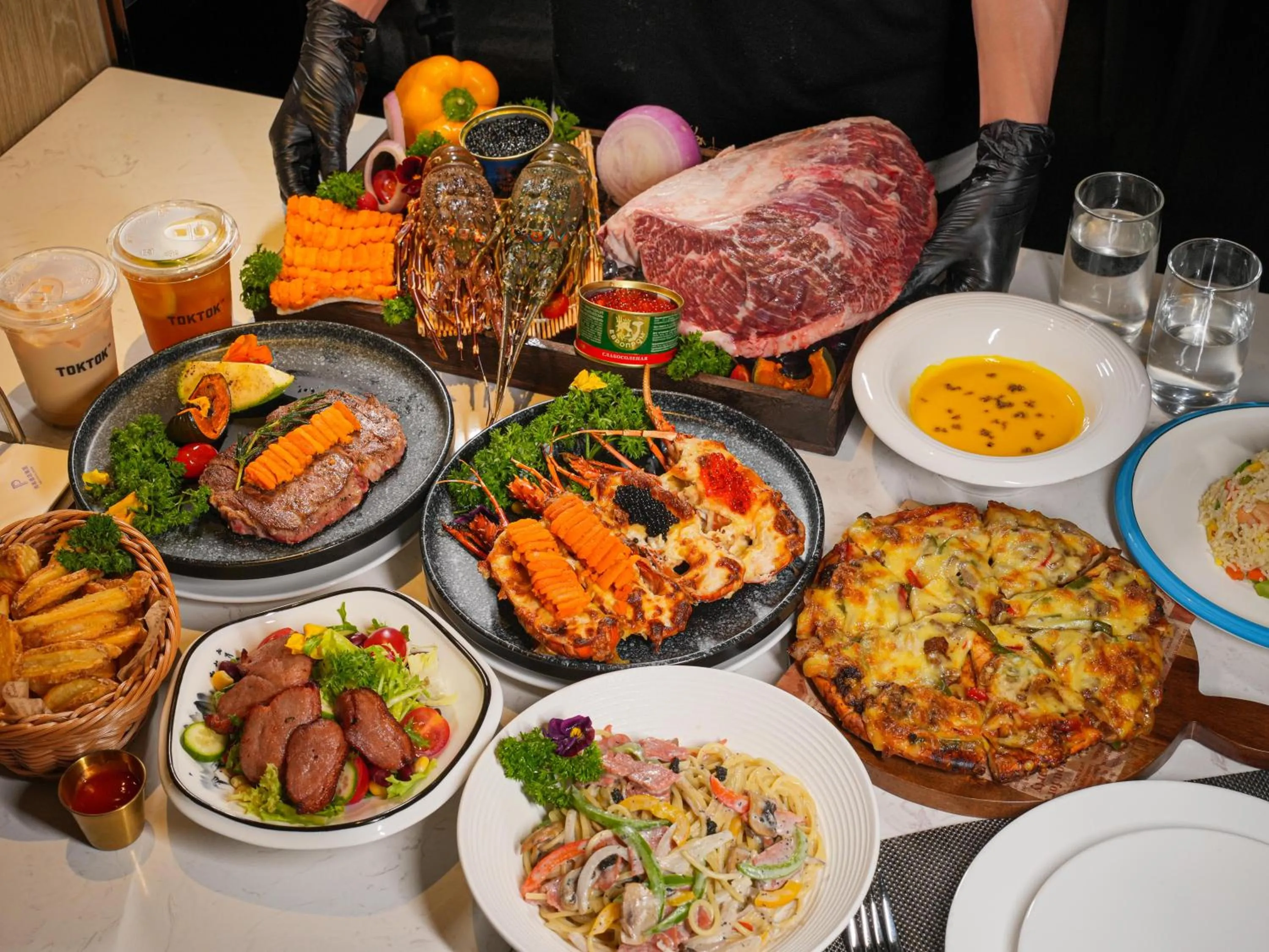 Restaurant/places to eat in Paco Hotel Botanical Garden Metro Guangzhou