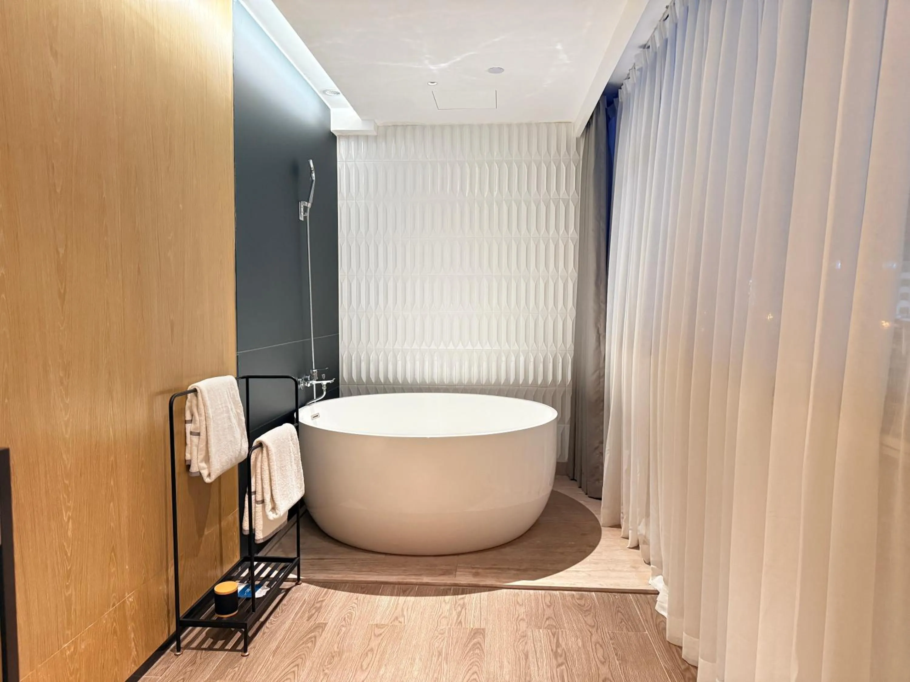 Bath in Paco Hotel Botanical Garden Metro Guangzhou