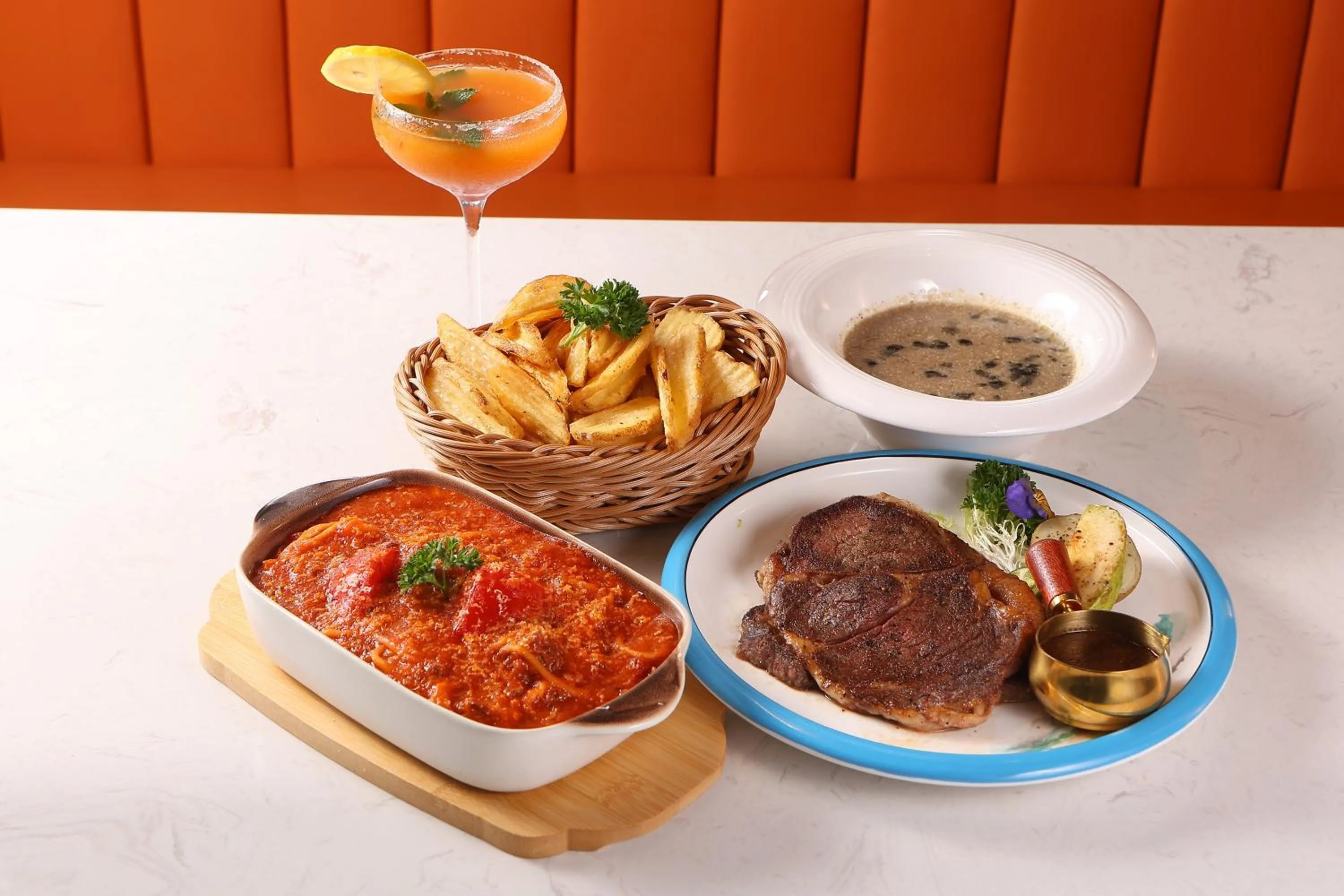 Restaurant/places to eat in Paco Hotel Botanical Garden Metro Guangzhou