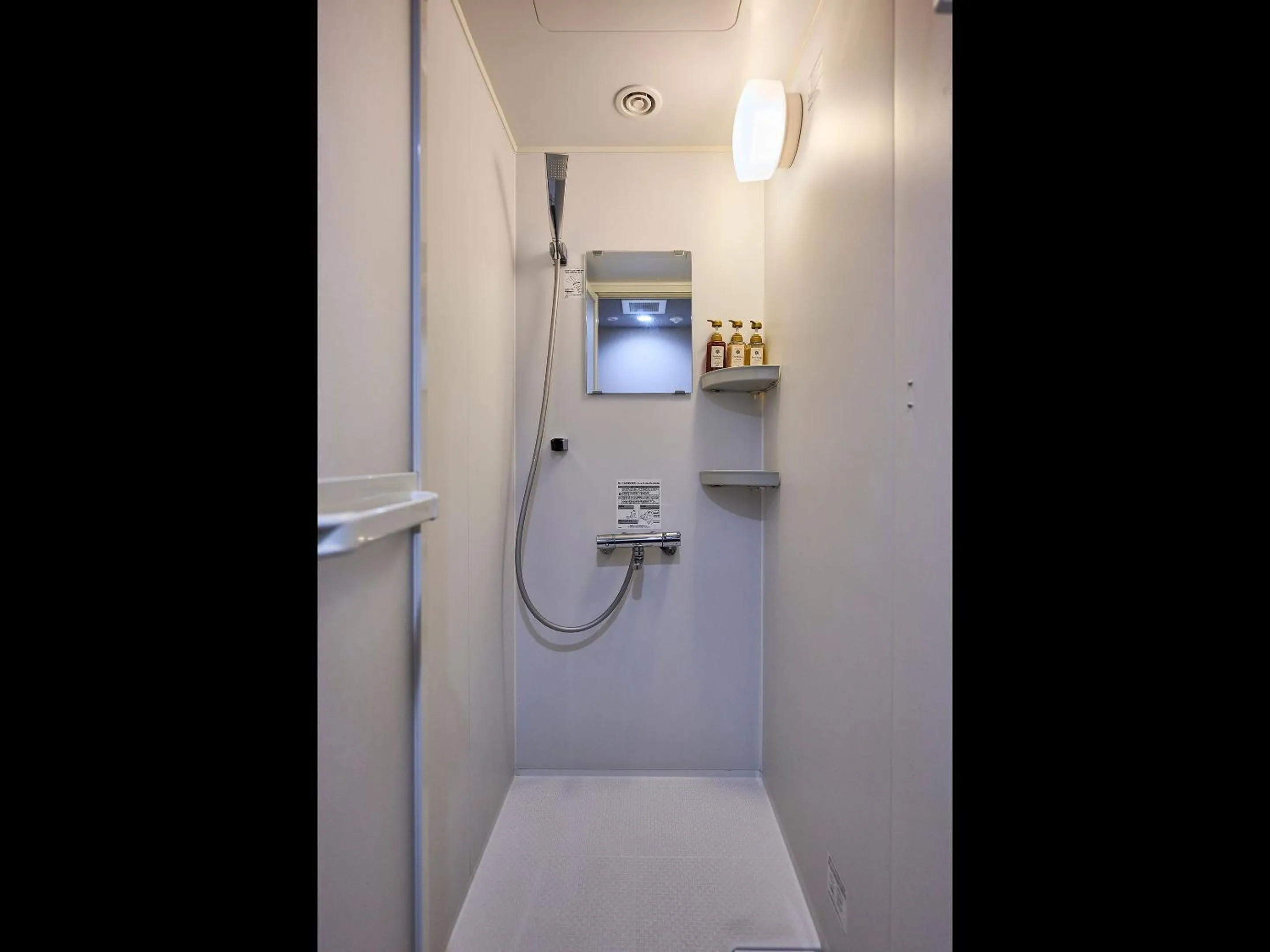 Shower in Hotel Plus Hostel TOKYO AKIHABARA