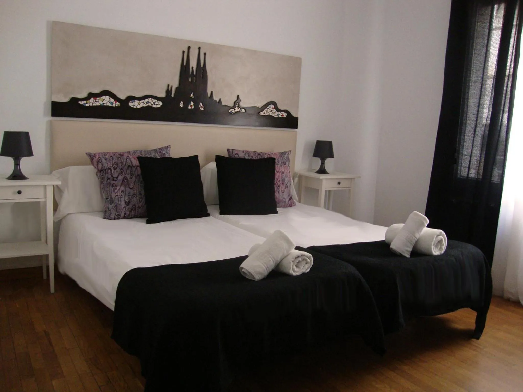 Photo of the whole room, Bed in Petit Hotel