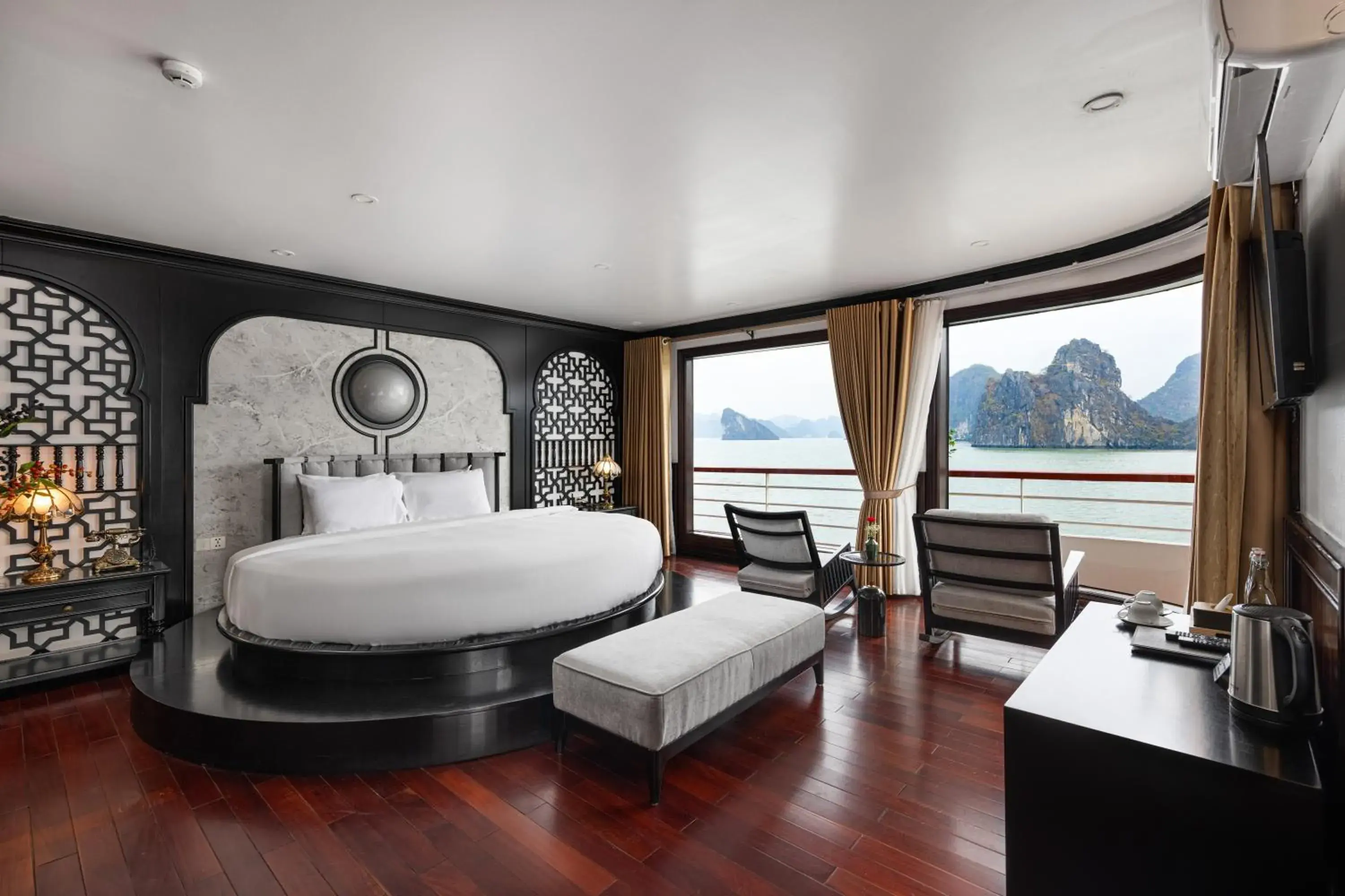 Aqua Of The Seas Cruise Halong by AHG Aqua Of The Seas Cruise Halong by AHG