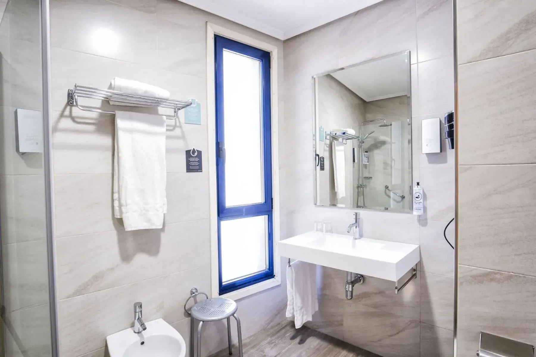 Bathroom in Hotel Alda Castelao Bathroom in Hotel Alda Castelao