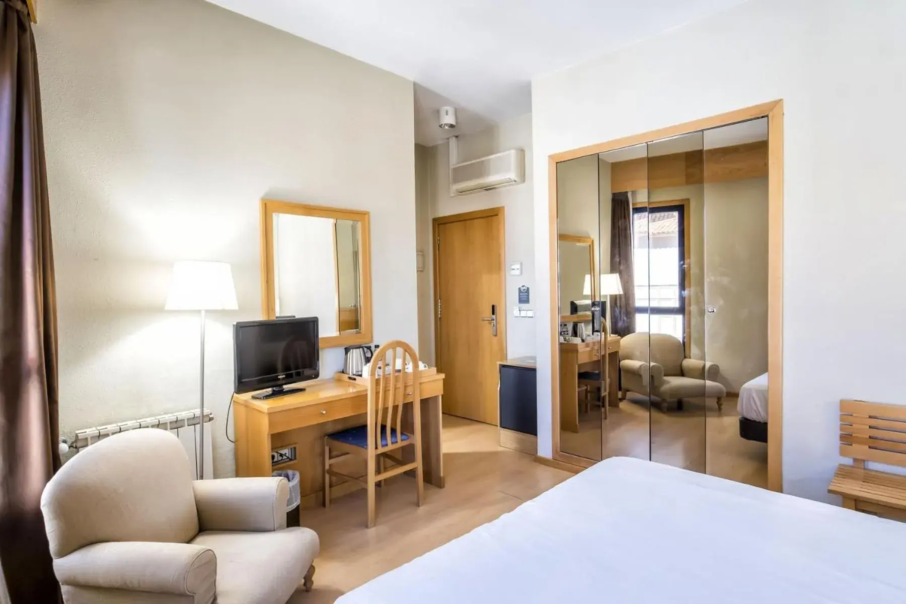 Bedroom, Bed in Hotel Alda Castelao Bedroom, Bed in Hotel Alda Castelao