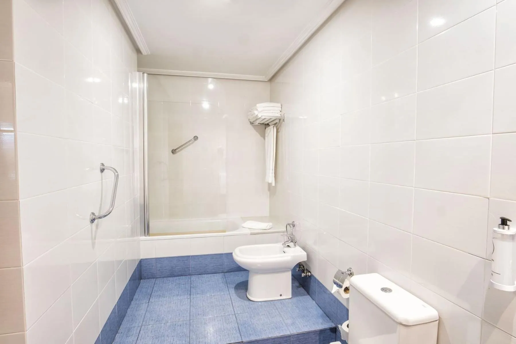 Bathroom in Hotel Alda Castelao