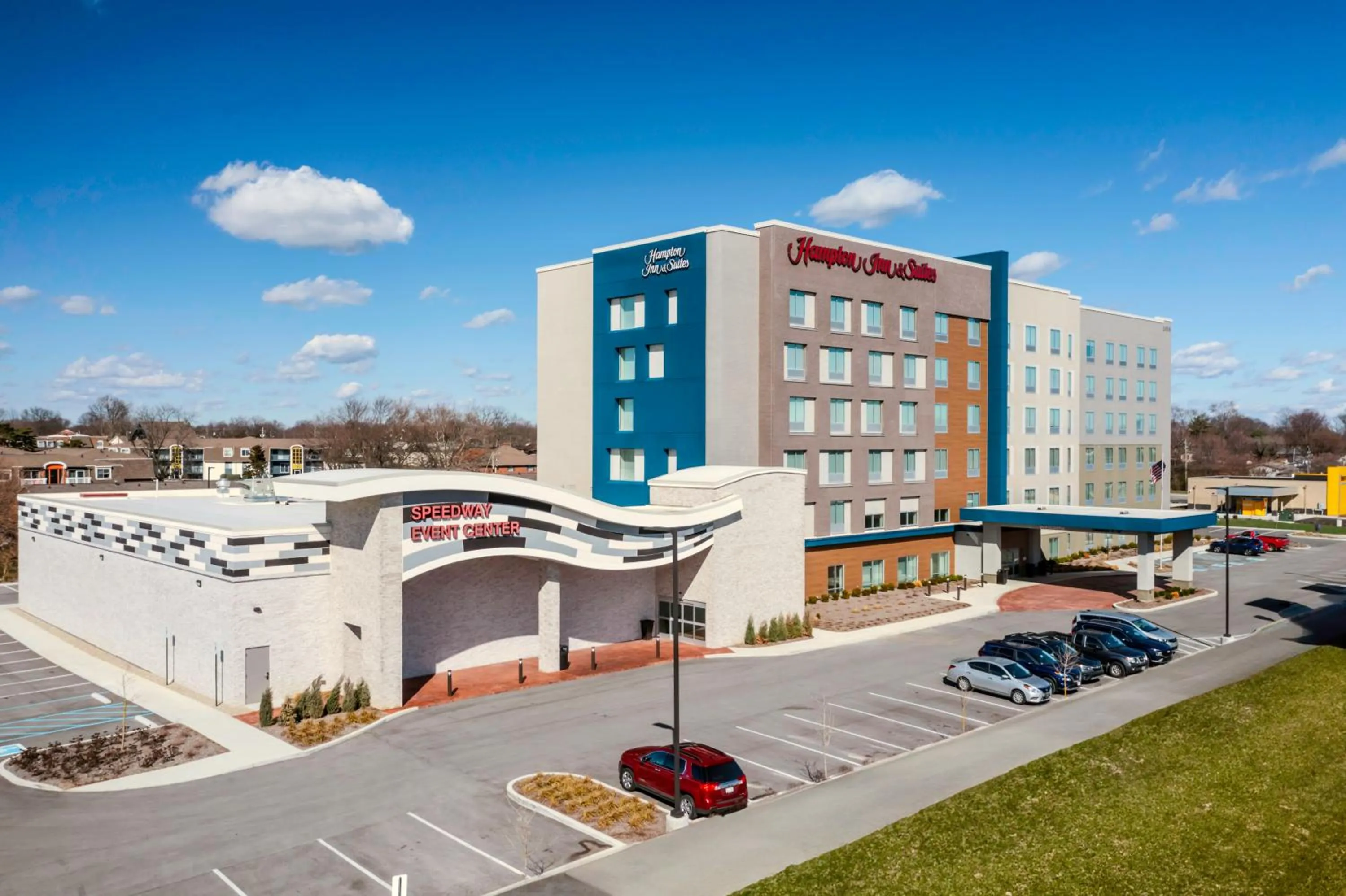 Property building in Hampton Inn & Suites Indianapolis West Speedway