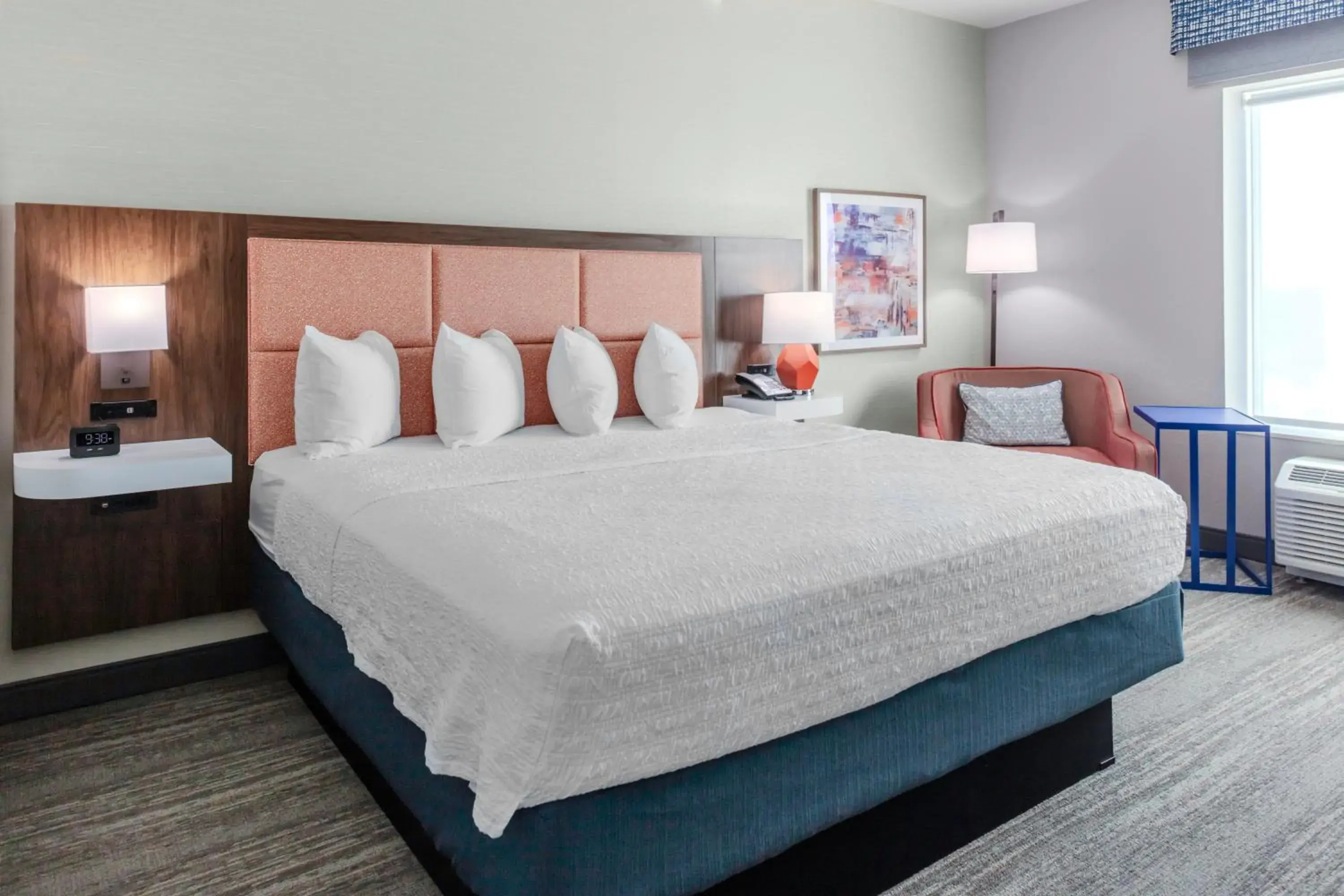 Bed in Hampton Inn & Suites Indianapolis West Speedway Bed in Hampton Inn & Suites Indianapolis West Speedway