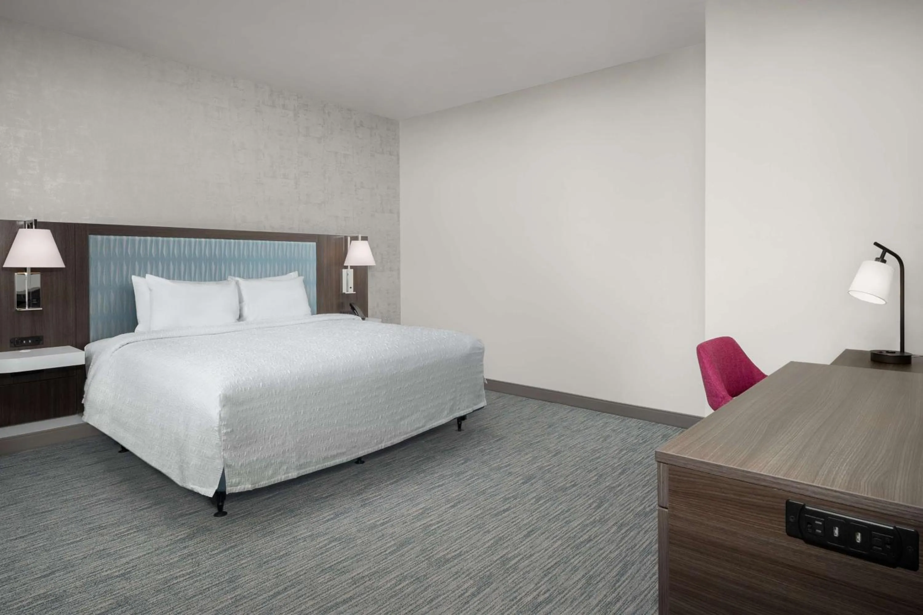 Bed in Hampton Inn Delray Beach