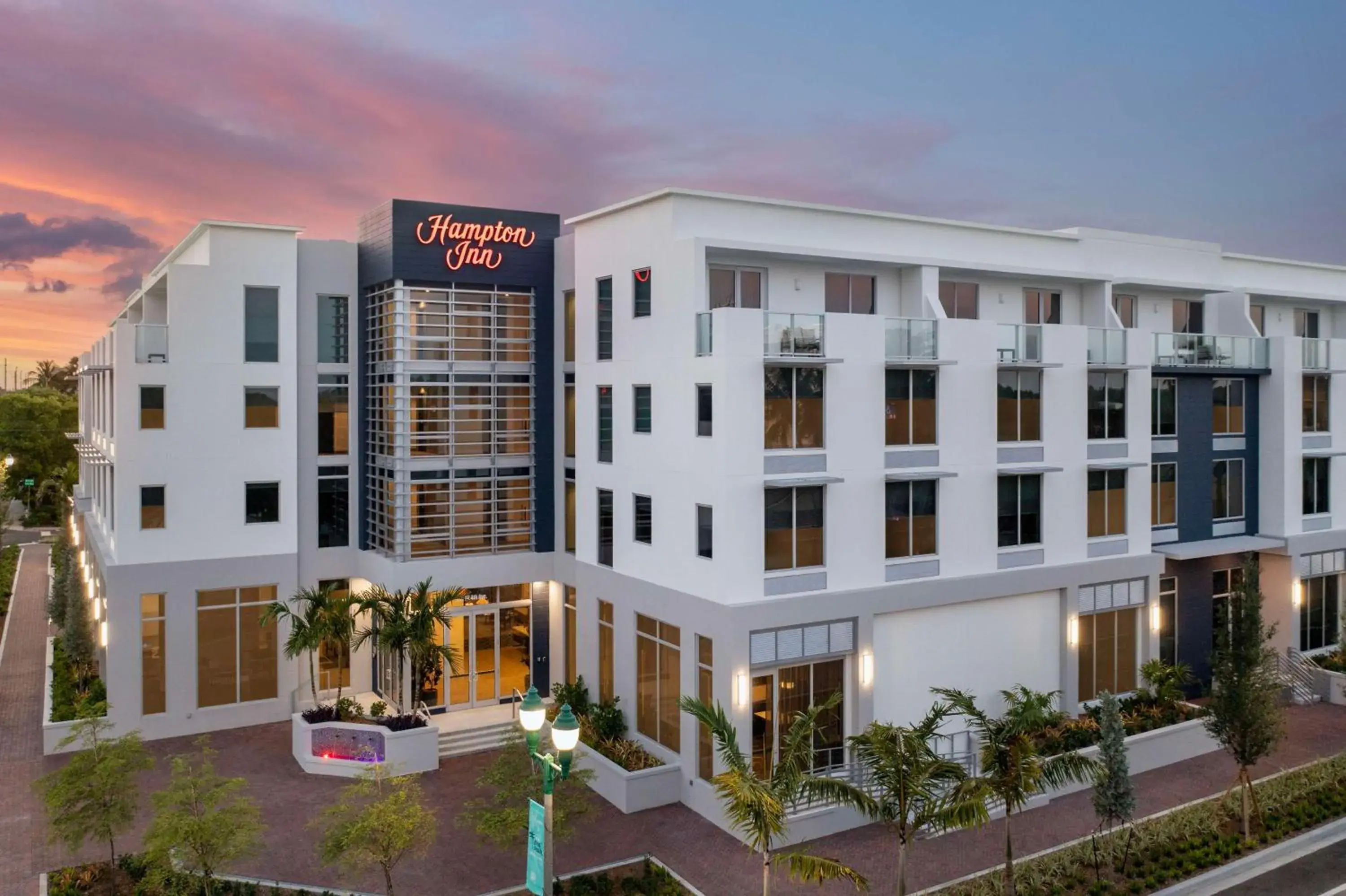 Property building in Hampton Inn Delray Beach Property building in Hampton Inn Delray Beach