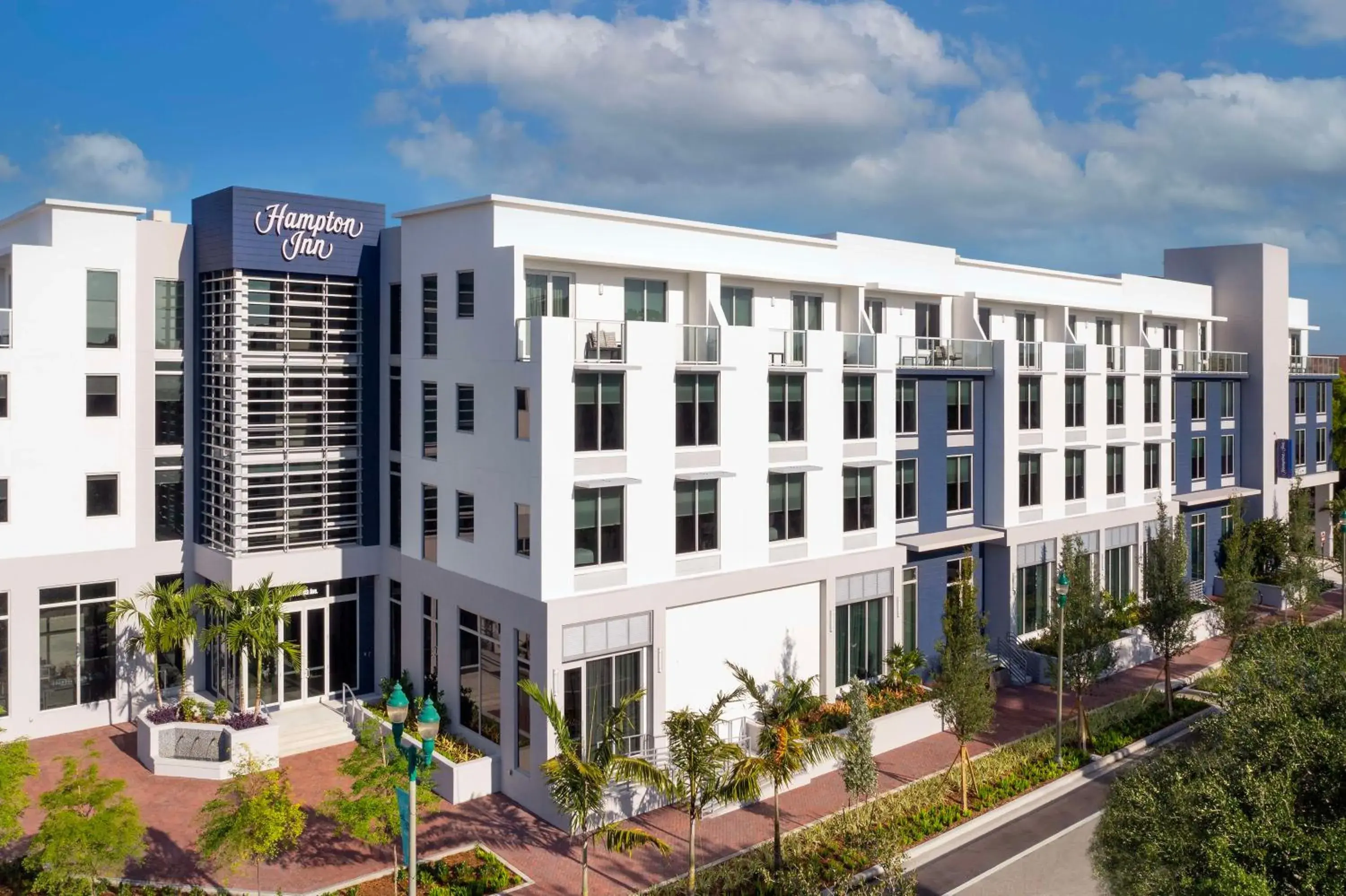 Property building in Hampton Inn Delray Beach Property building in Hampton Inn Delray Beach