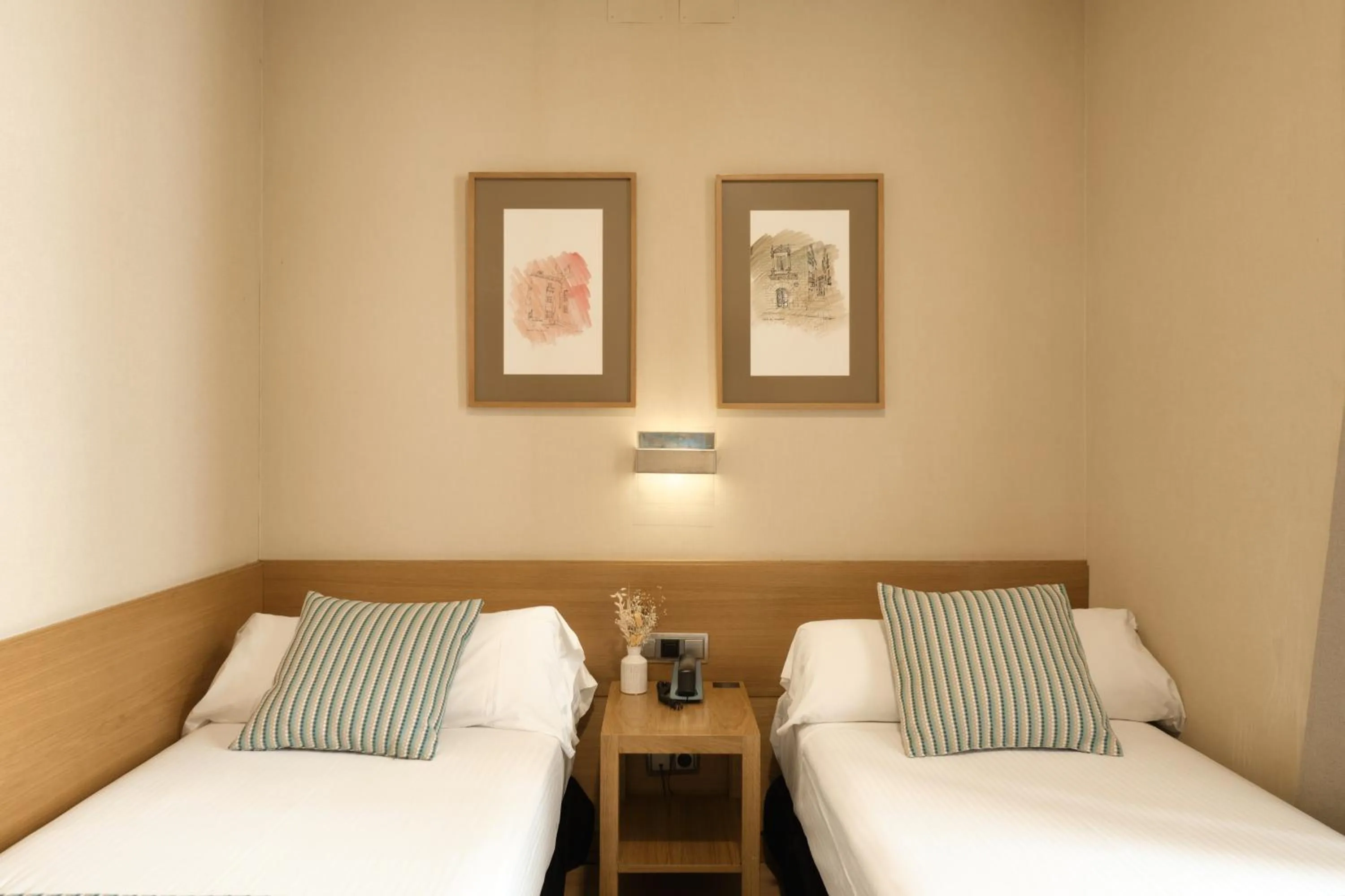 Bed in Windsor Puerta del Sol