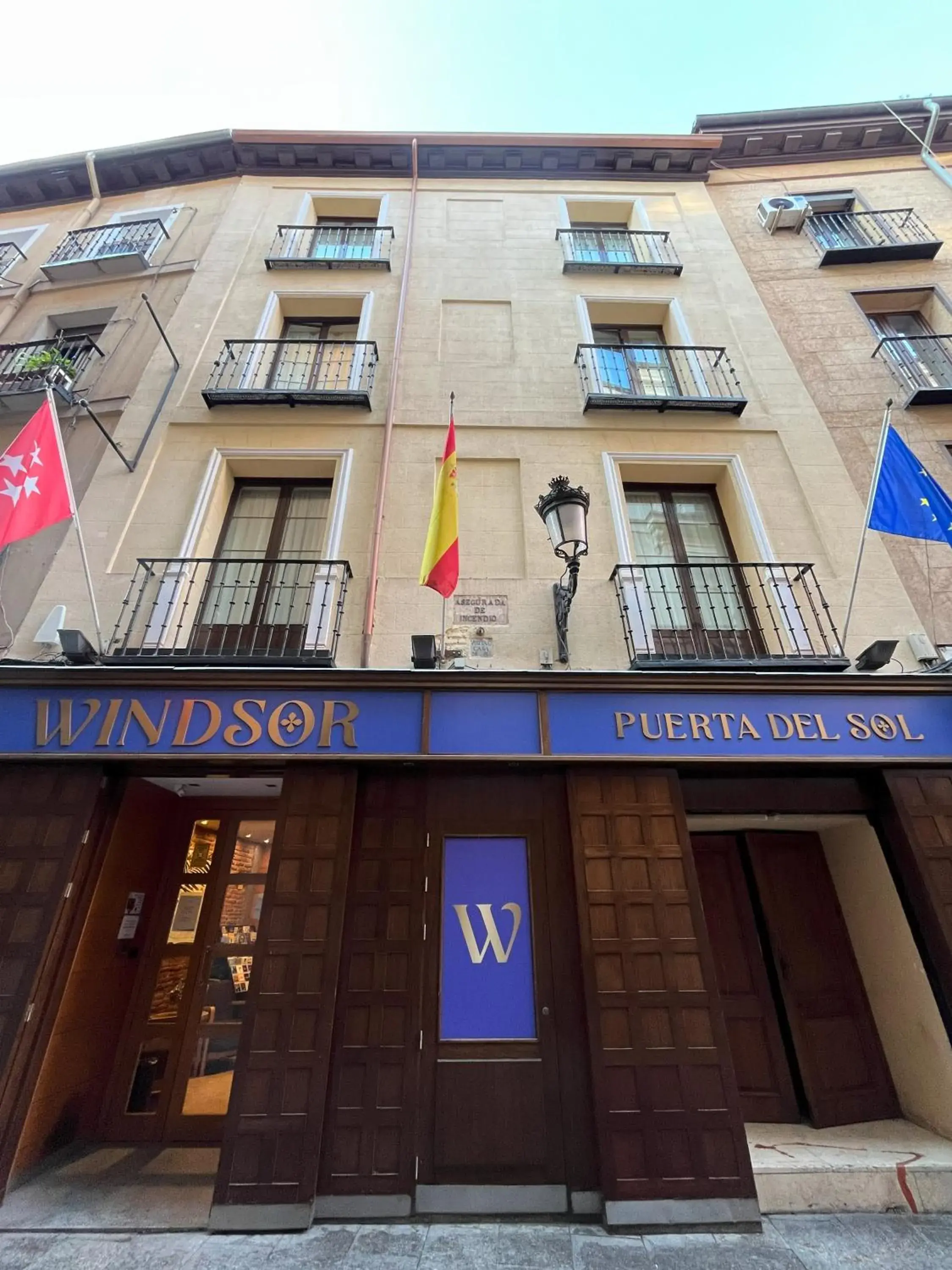 Property building in Windsor Puerta del Sol Property building in Windsor Puerta del Sol