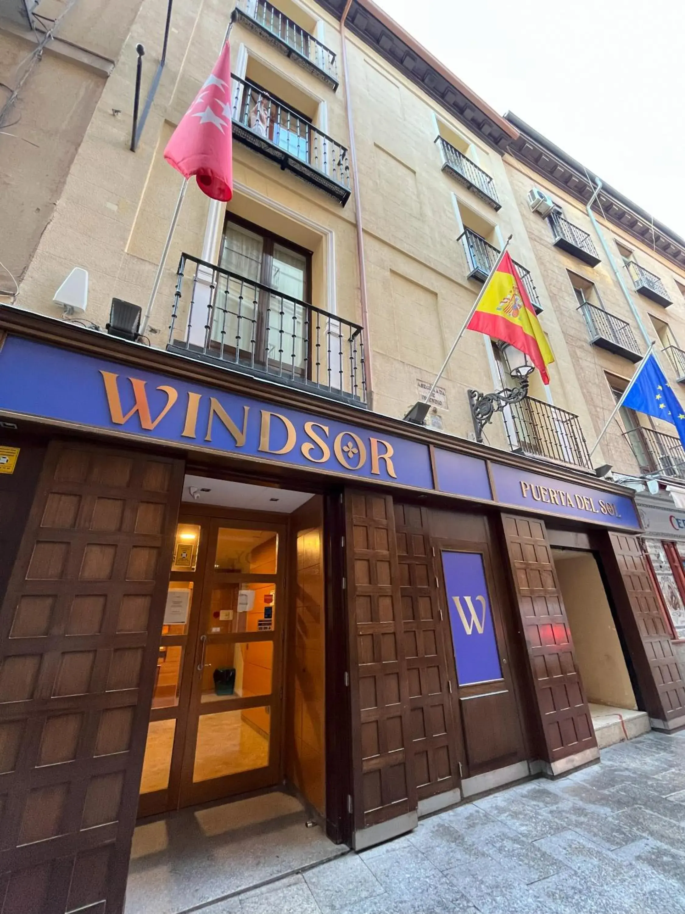 Property building in Windsor Puerta del Sol Property building in Windsor Puerta del Sol
