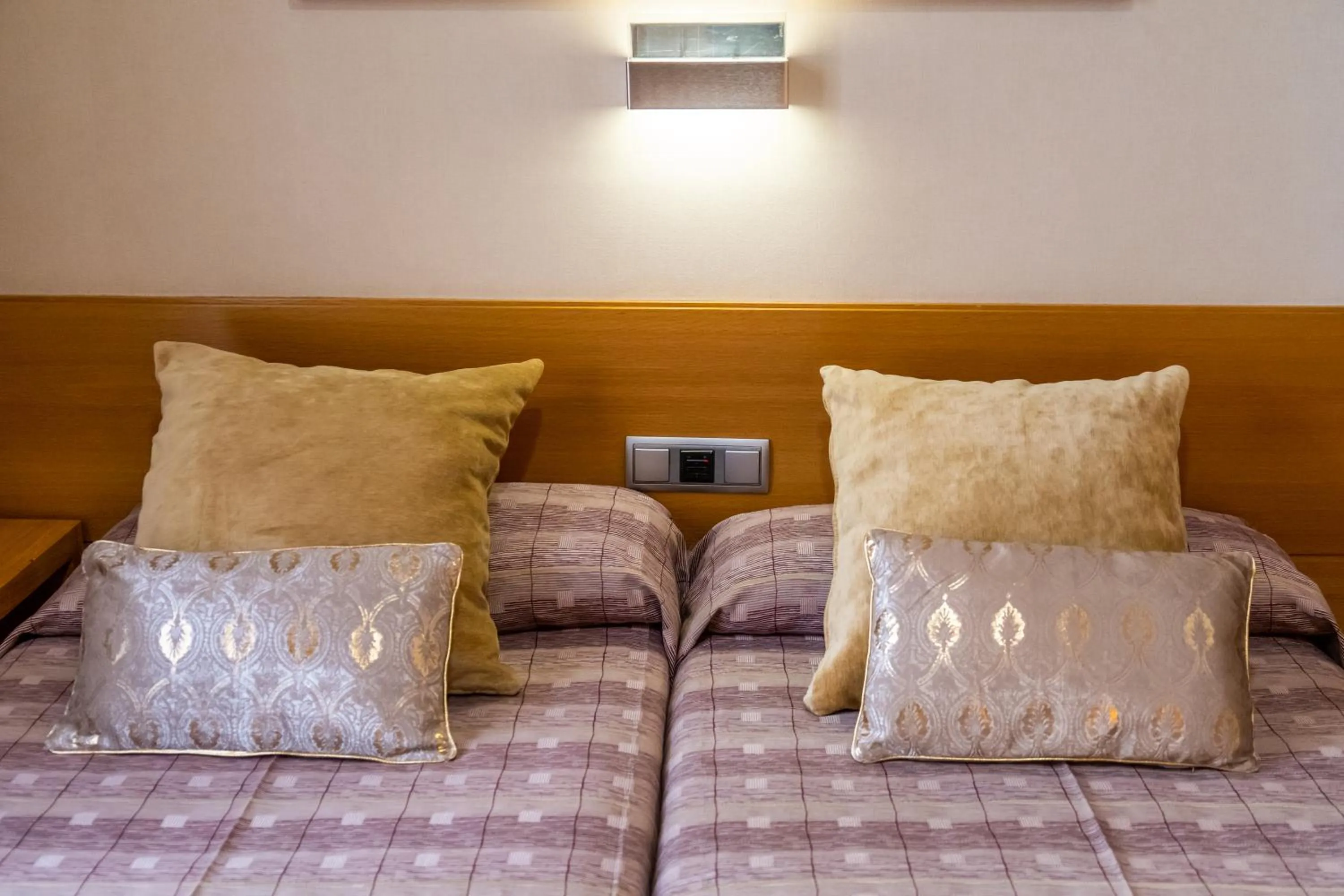 Decorative detail, Bed in El Pasaje