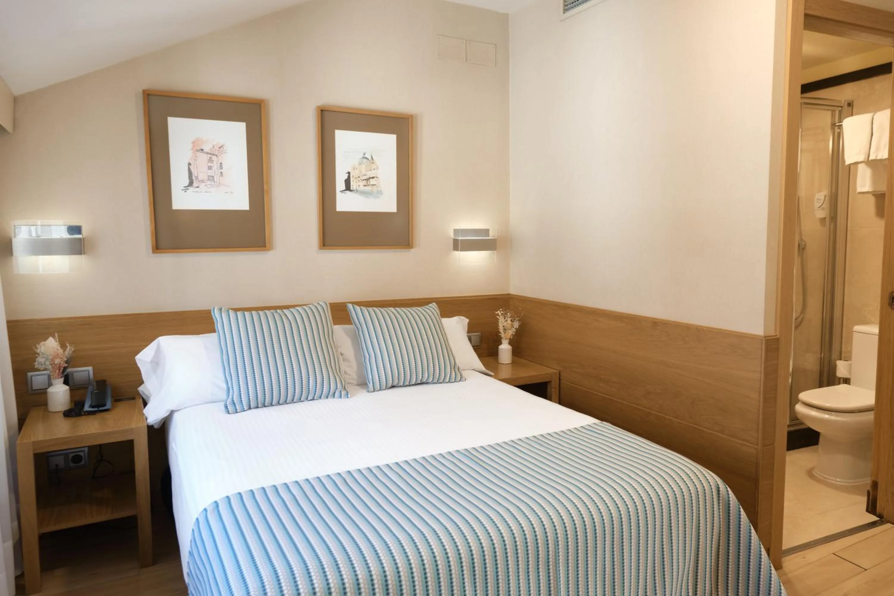 Bed in Windsor Puerta del Sol