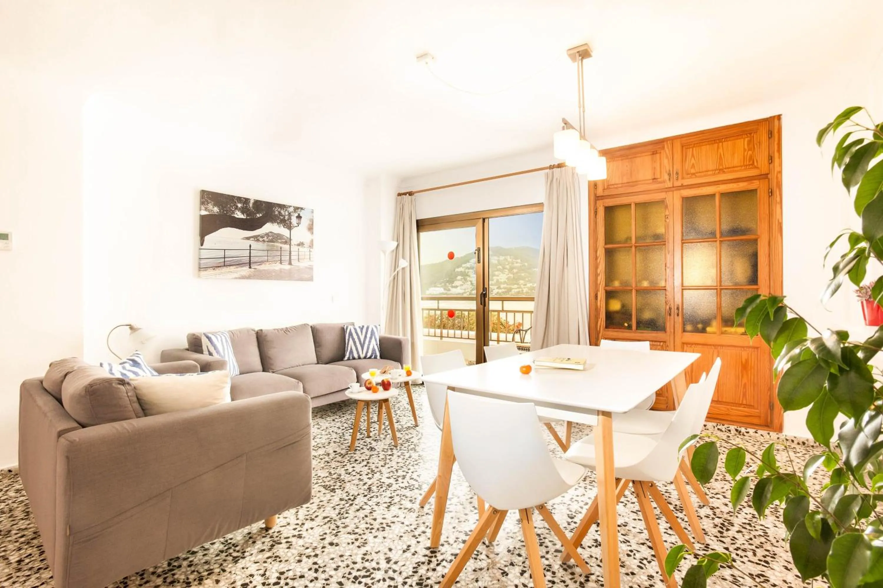 Dining area in Apartamentos Bahia