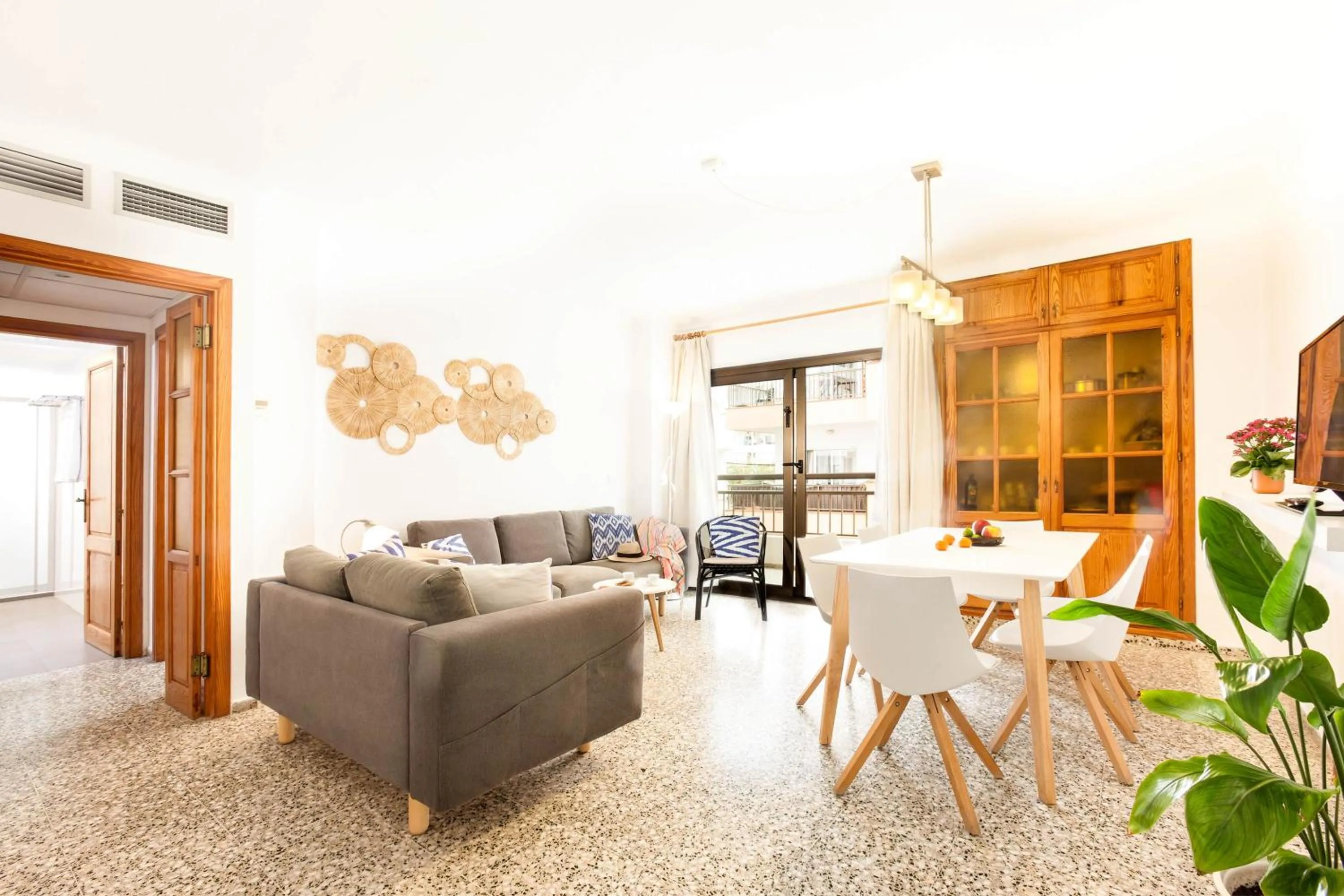 Dining area in Apartamentos Bahia