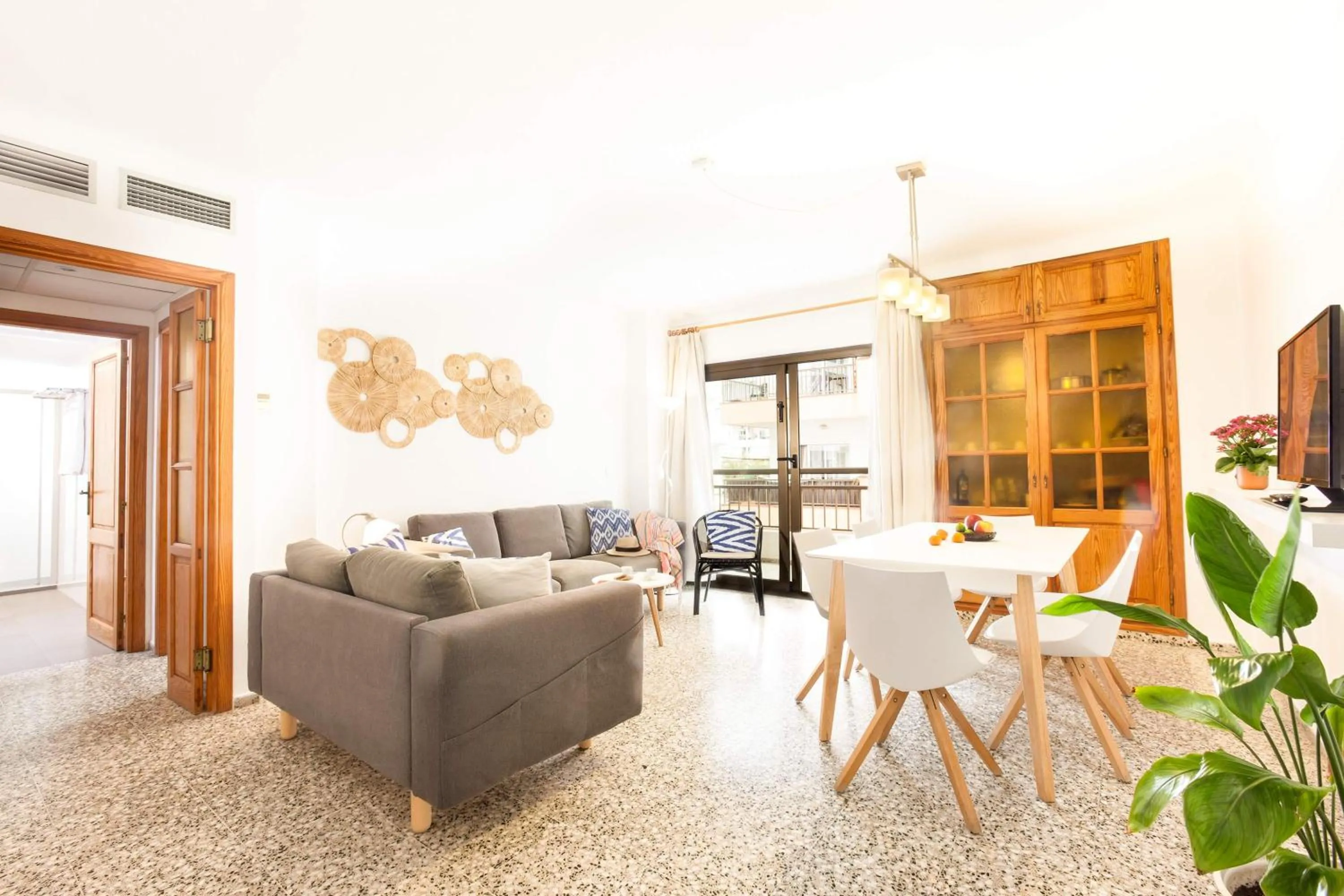 Dining area in Apartamentos Bahia