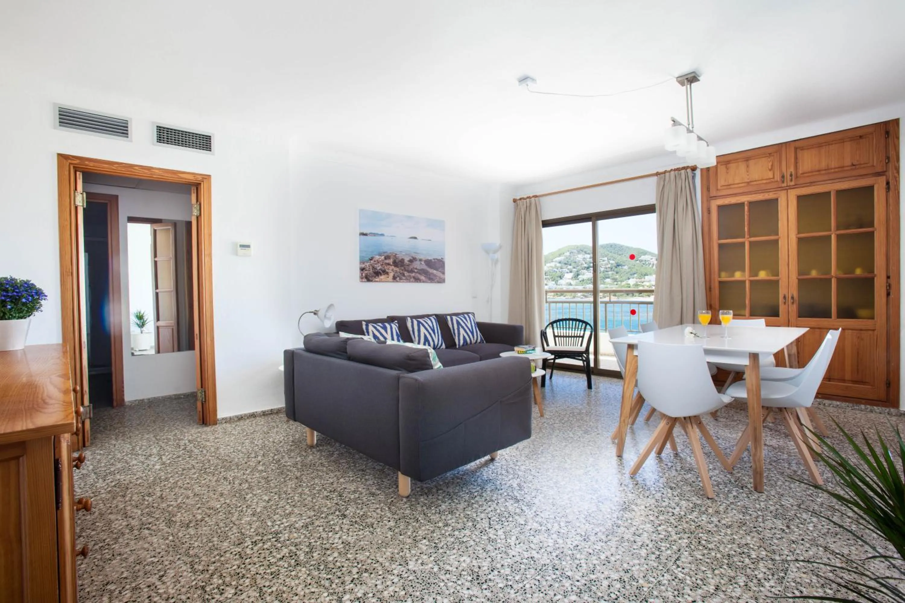 Dining area in Apartamentos Bahia