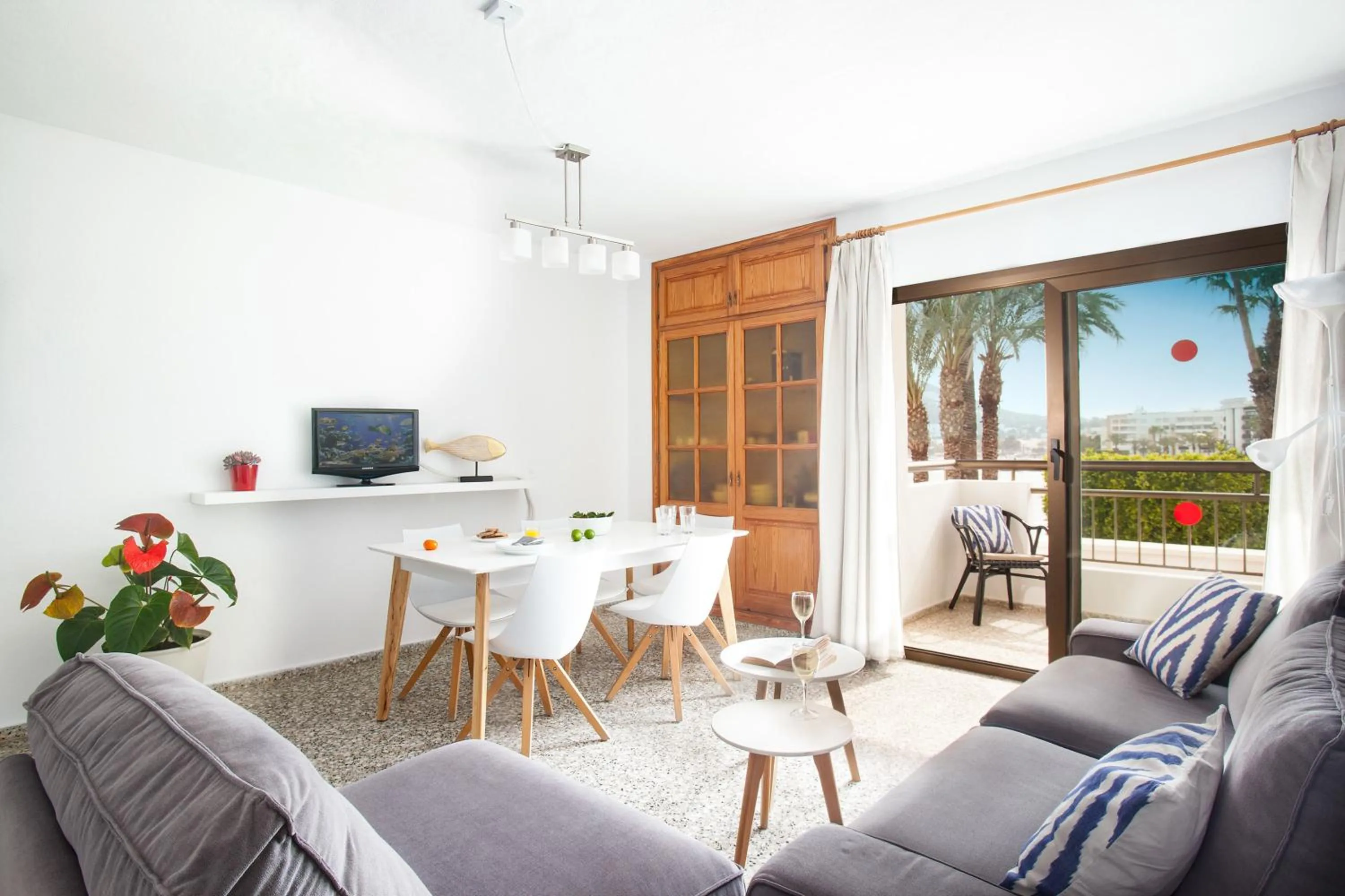 Dining area in Apartamentos Bahia