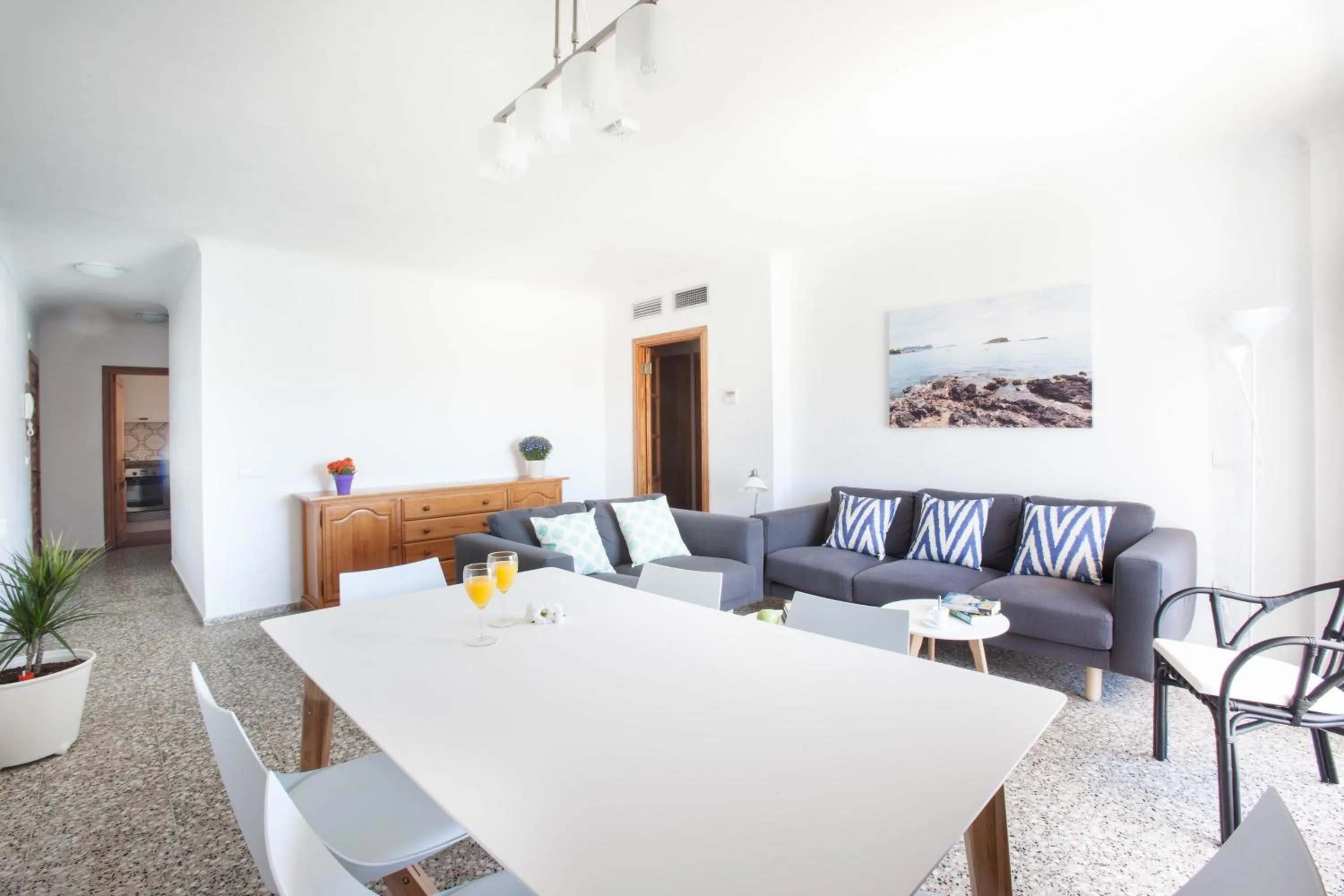Dining area in Apartamentos Bahia