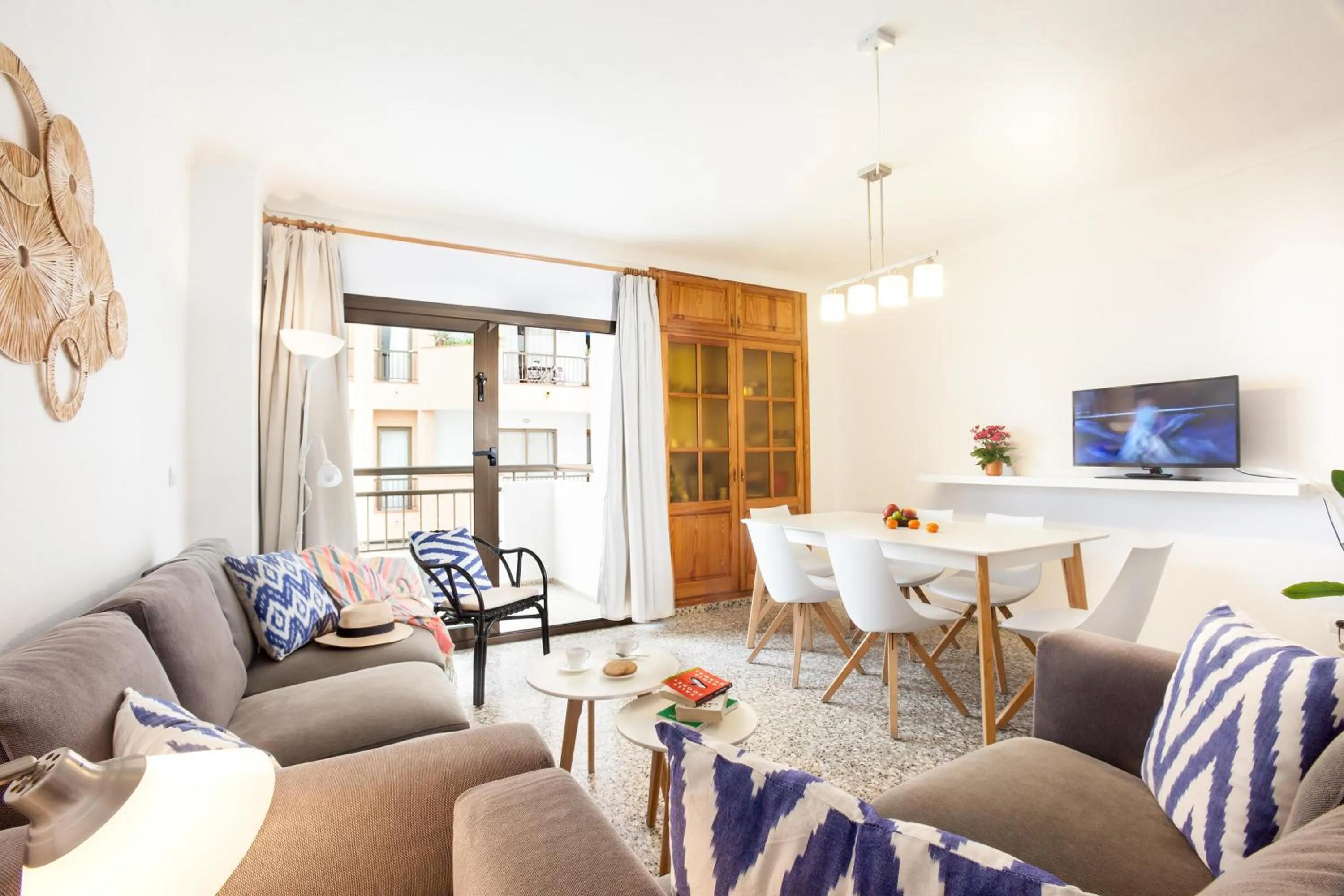 Dining area in Apartamentos Bahia