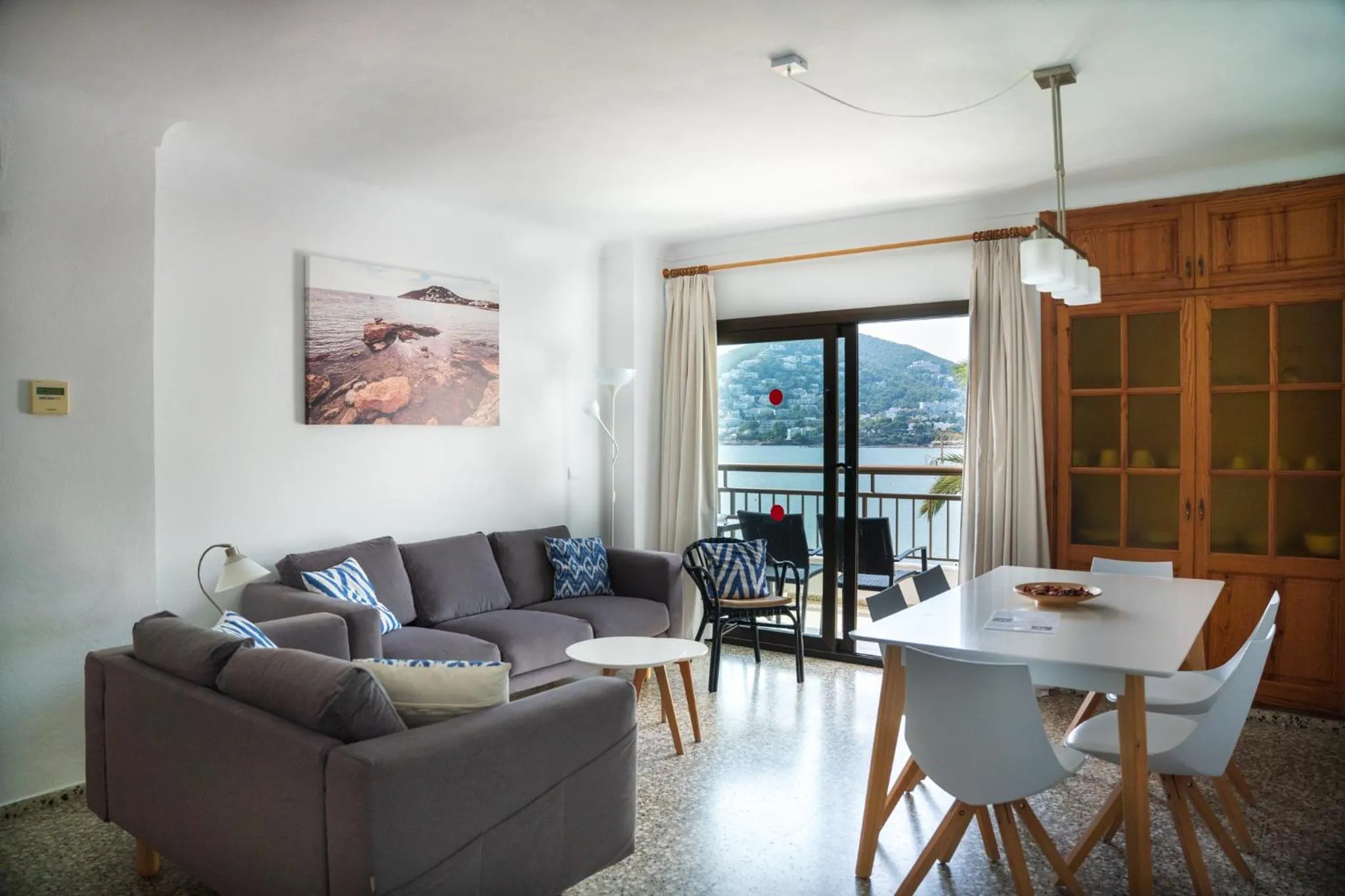 Dining area in Apartamentos Bahia