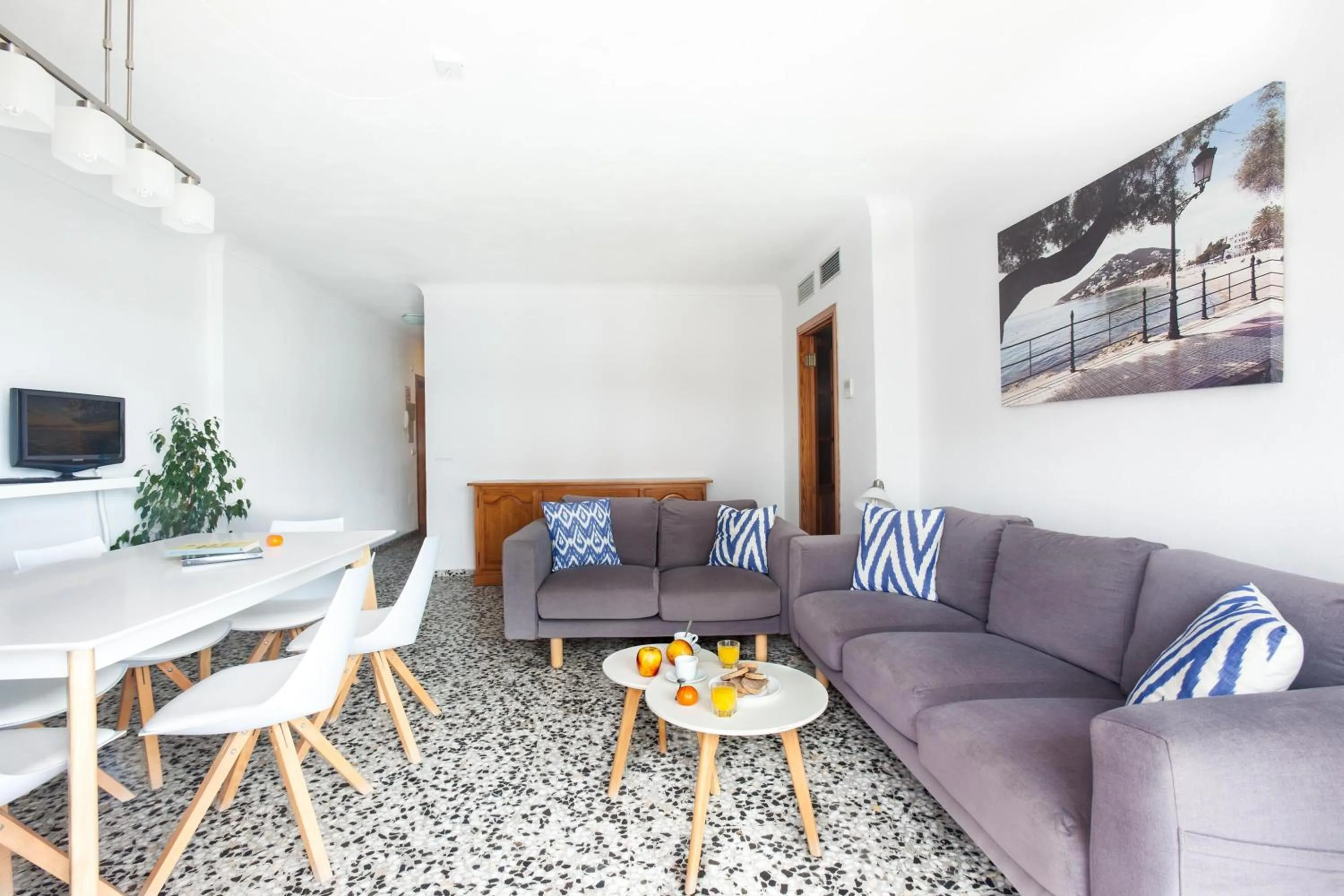 Dining area in Apartamentos Bahia
