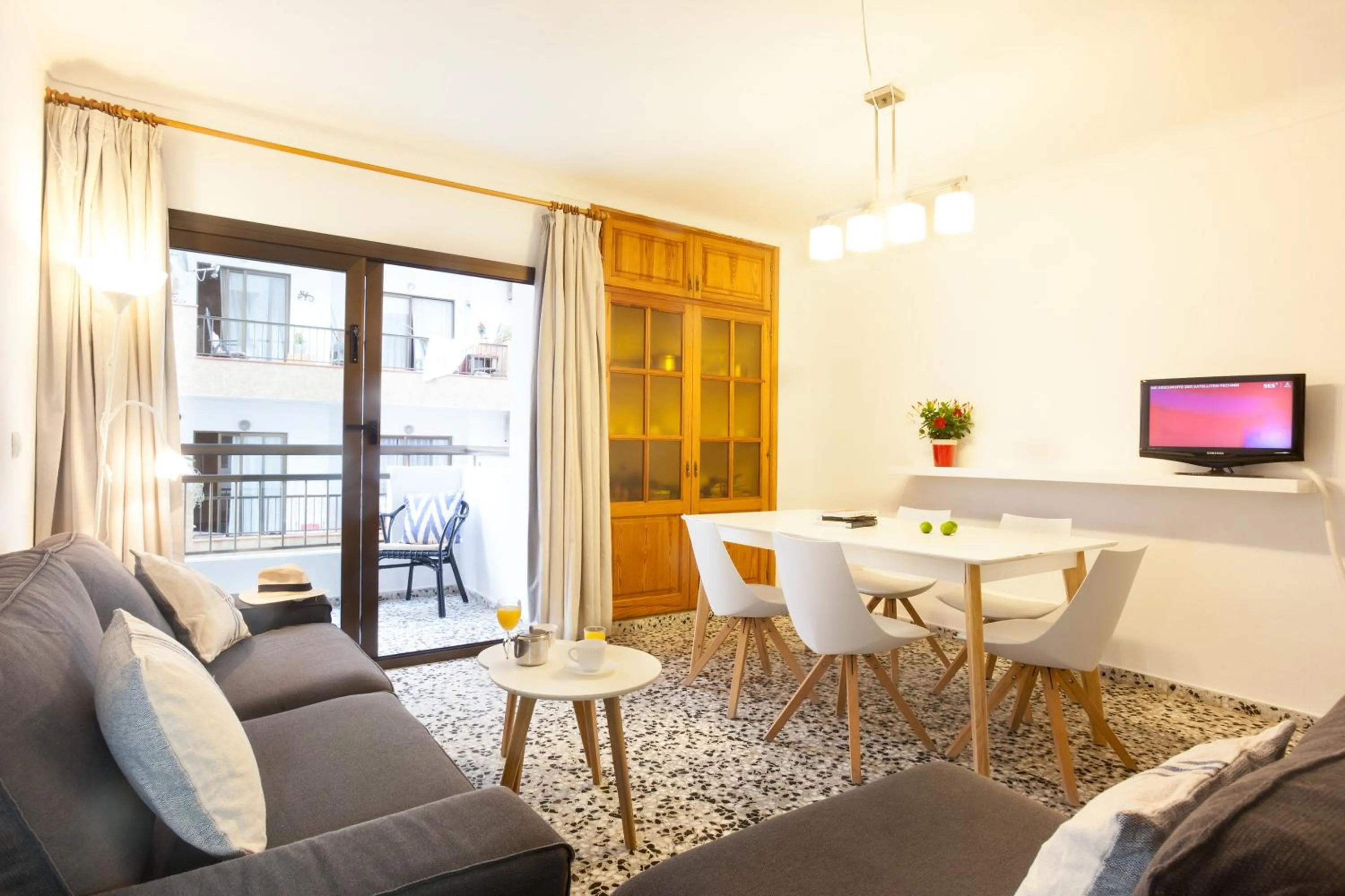 Dining area in Apartamentos Bahia