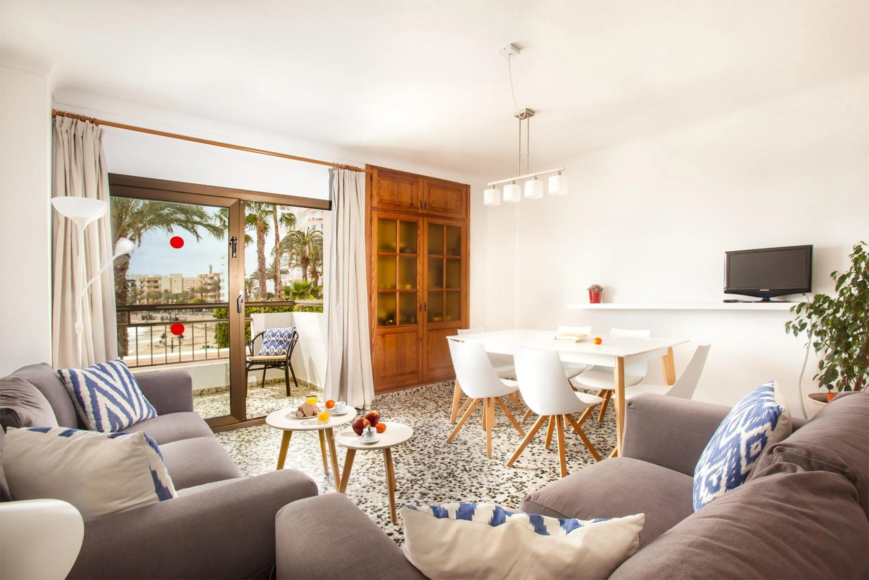 Dining area in Apartamentos Bahia