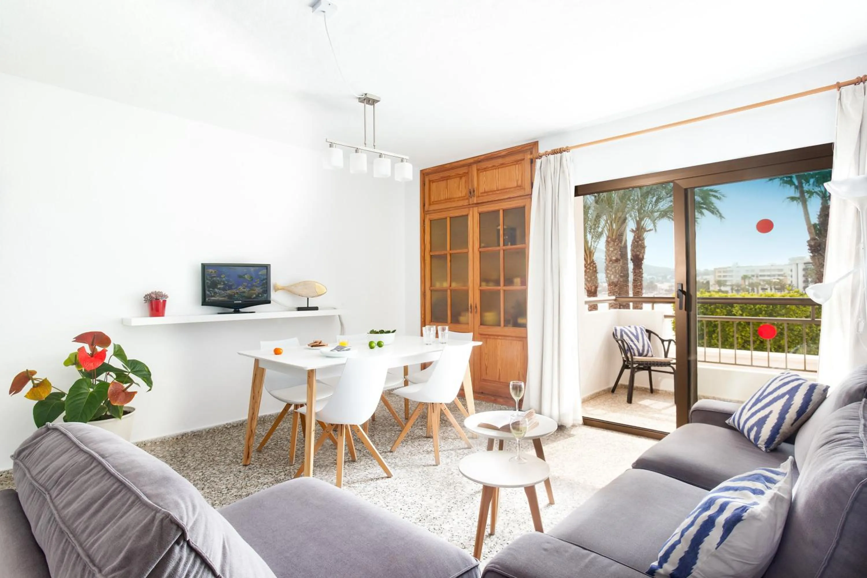 Dining area in Apartamentos Bahia