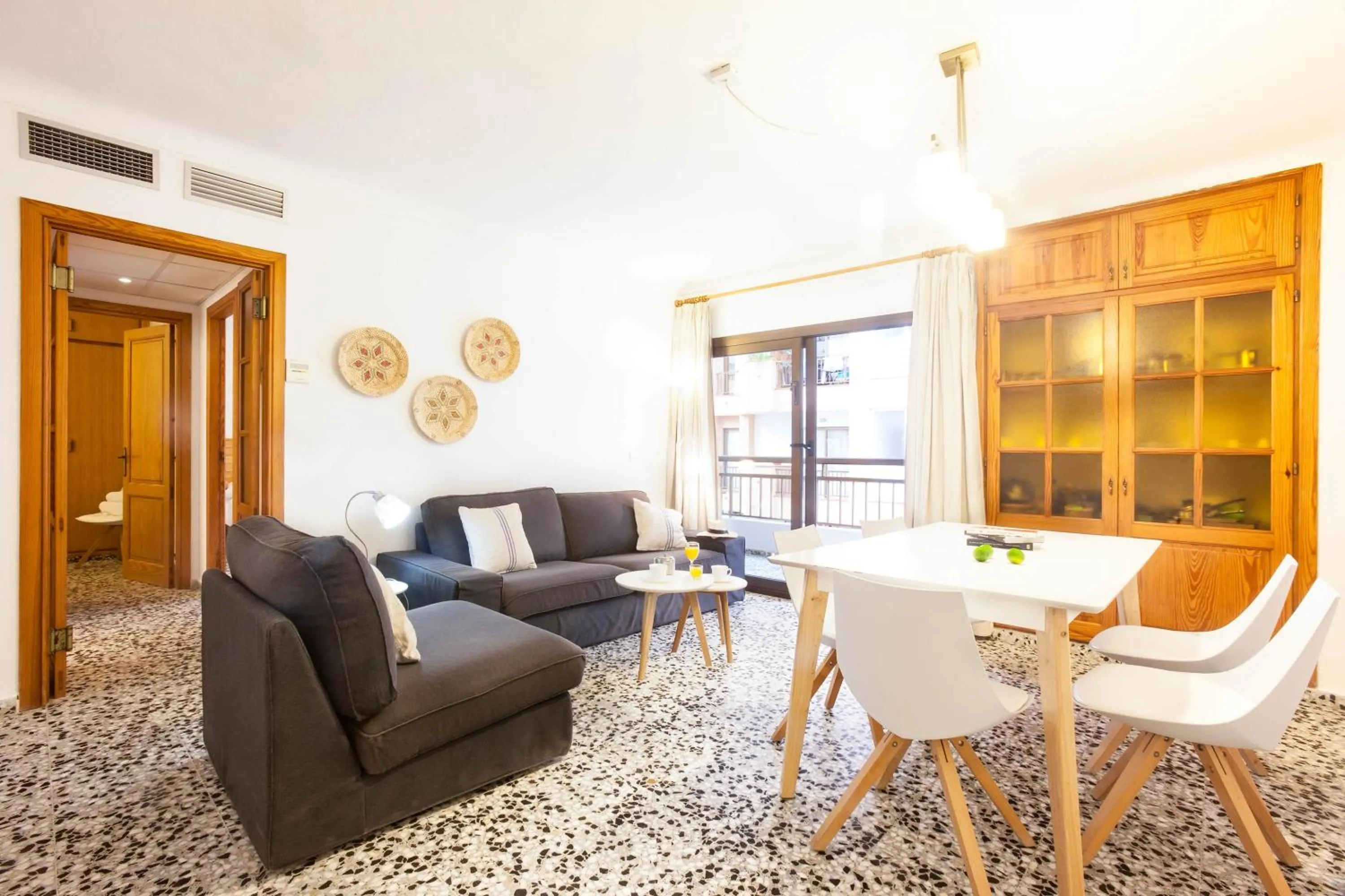 Dining area in Apartamentos Bahia