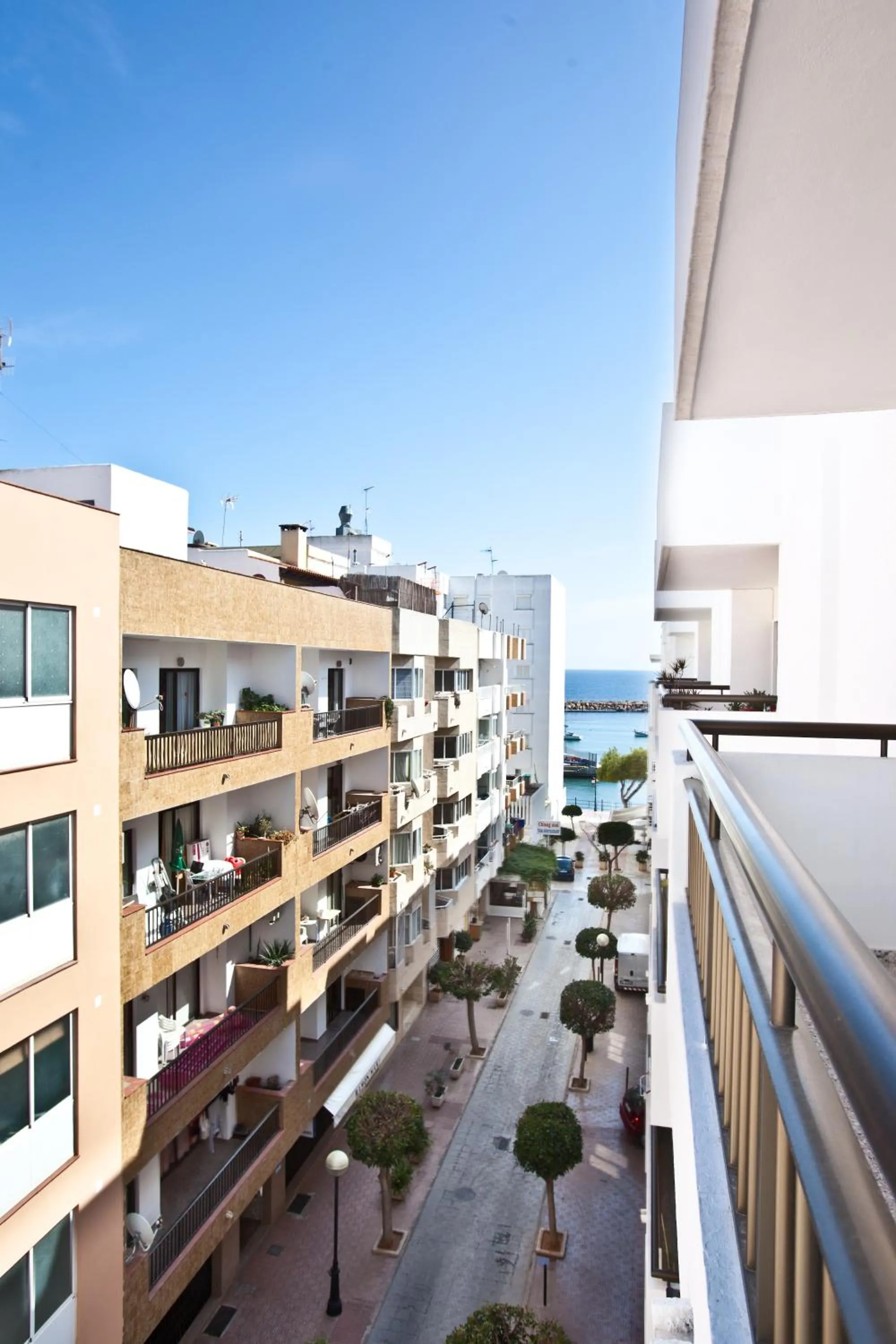 Street view in Apartamentos Bahia